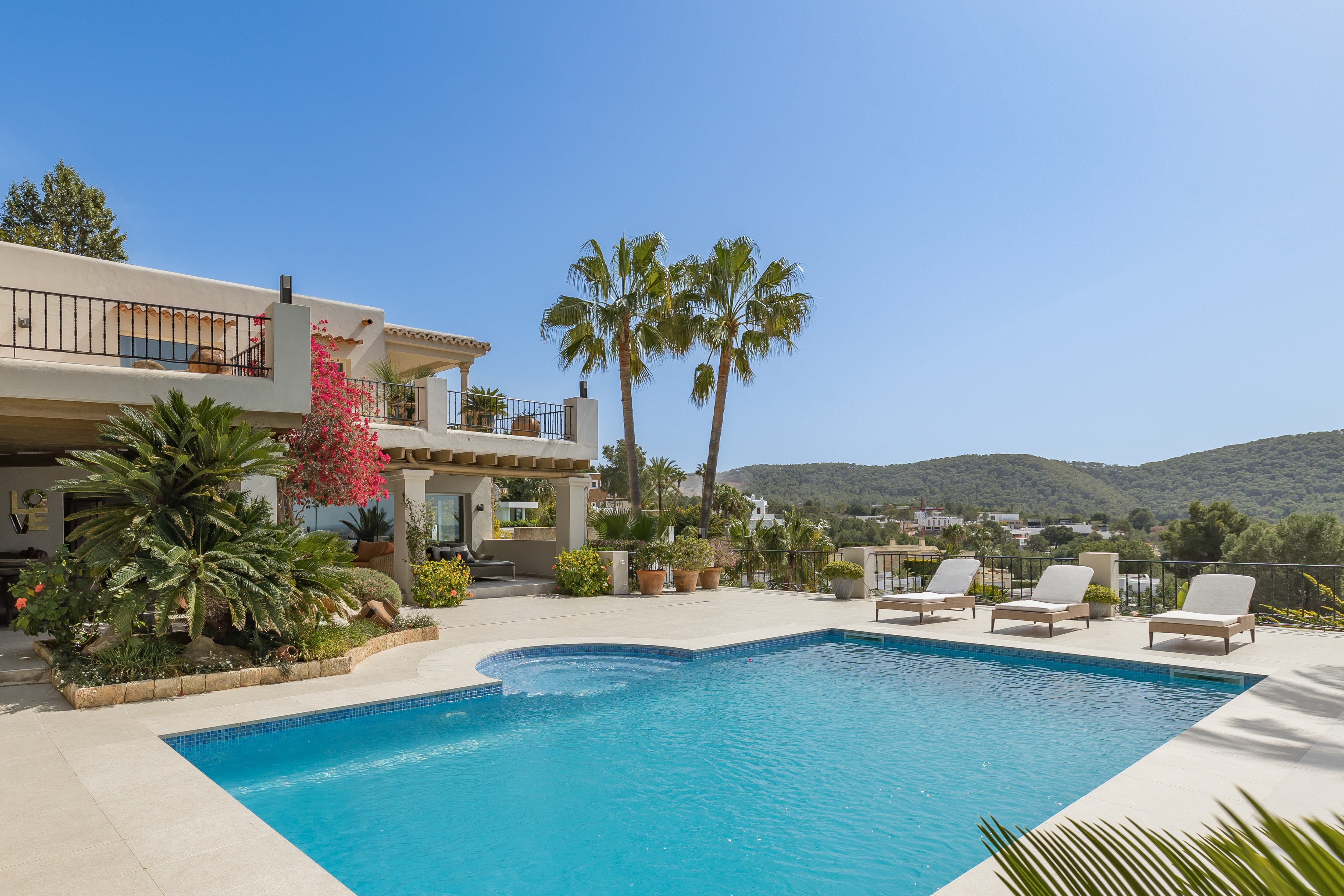 Elegante villa con hermosas vistas al mar en una urbanización - 21