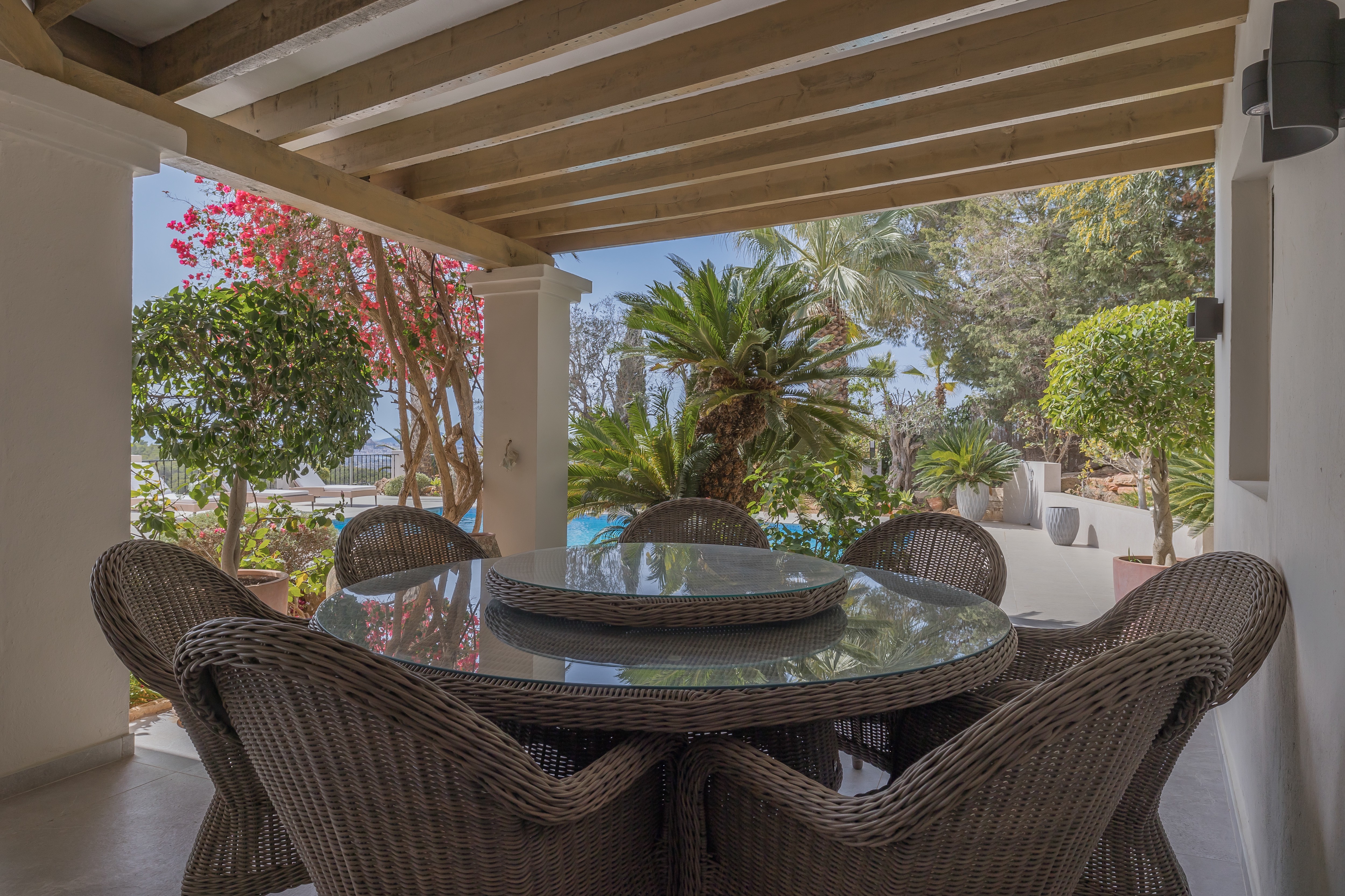 Elegante villa con hermosas vistas al mar en una urbanización - 18