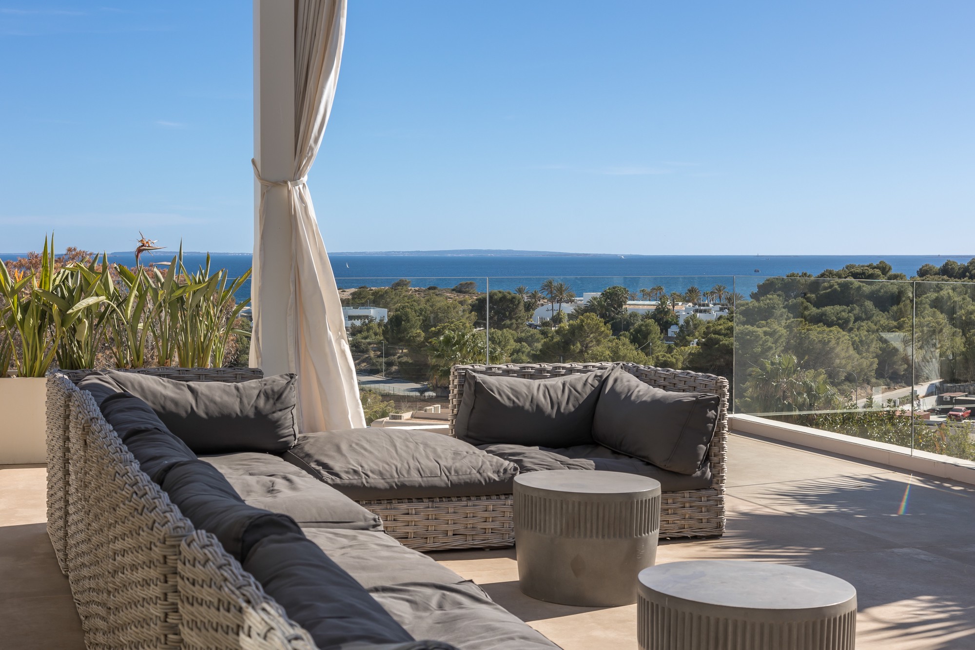 Villa moderna con vistas panorámicas al mar de 180º en Cap Martinet - 32