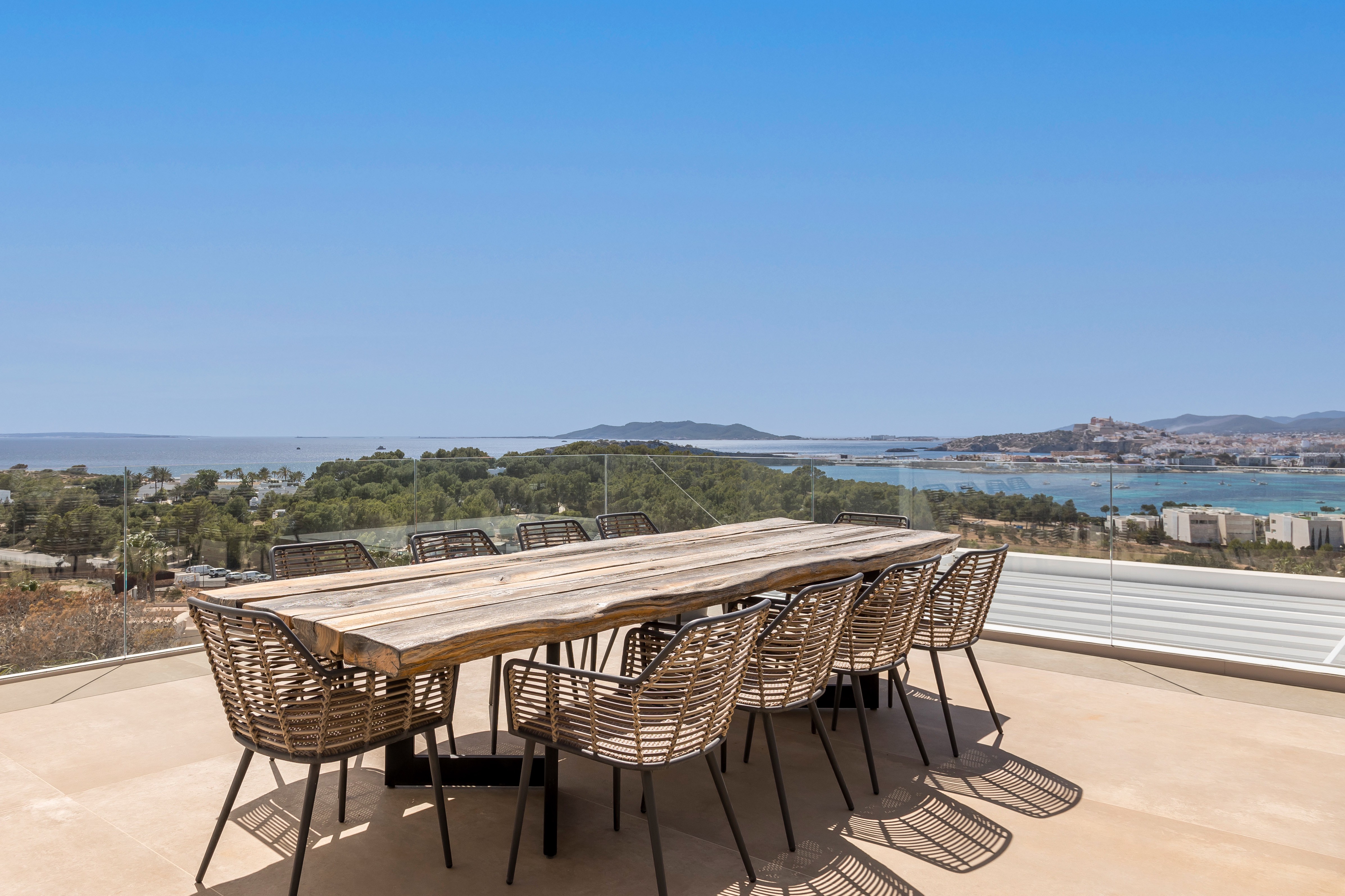 Villa moderna con vistas panorámicas al mar de 180º en Cap Martinet - 1