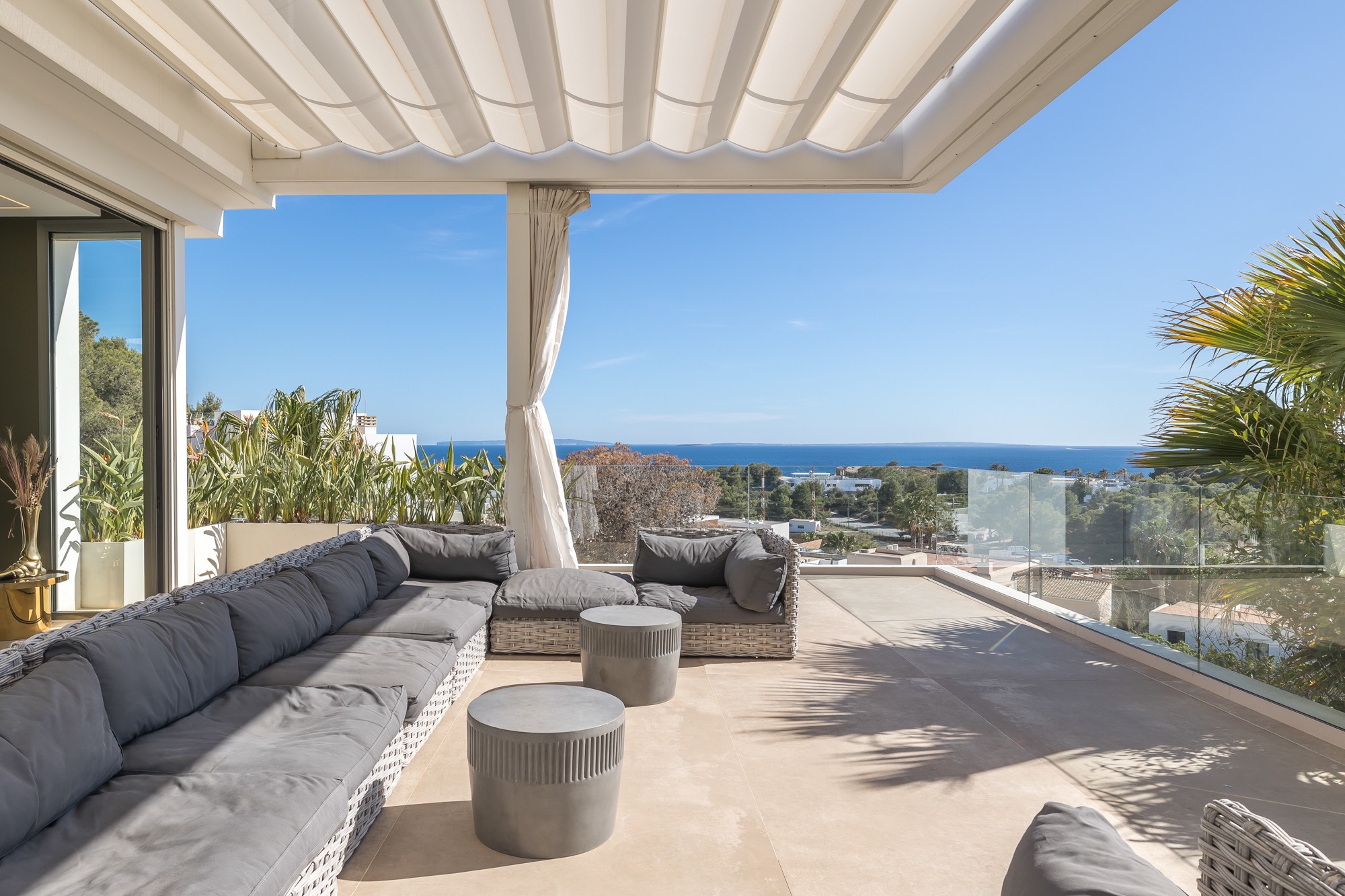 Villa moderna con vistas panorámicas al mar de 180º en Cap Martinet - 31