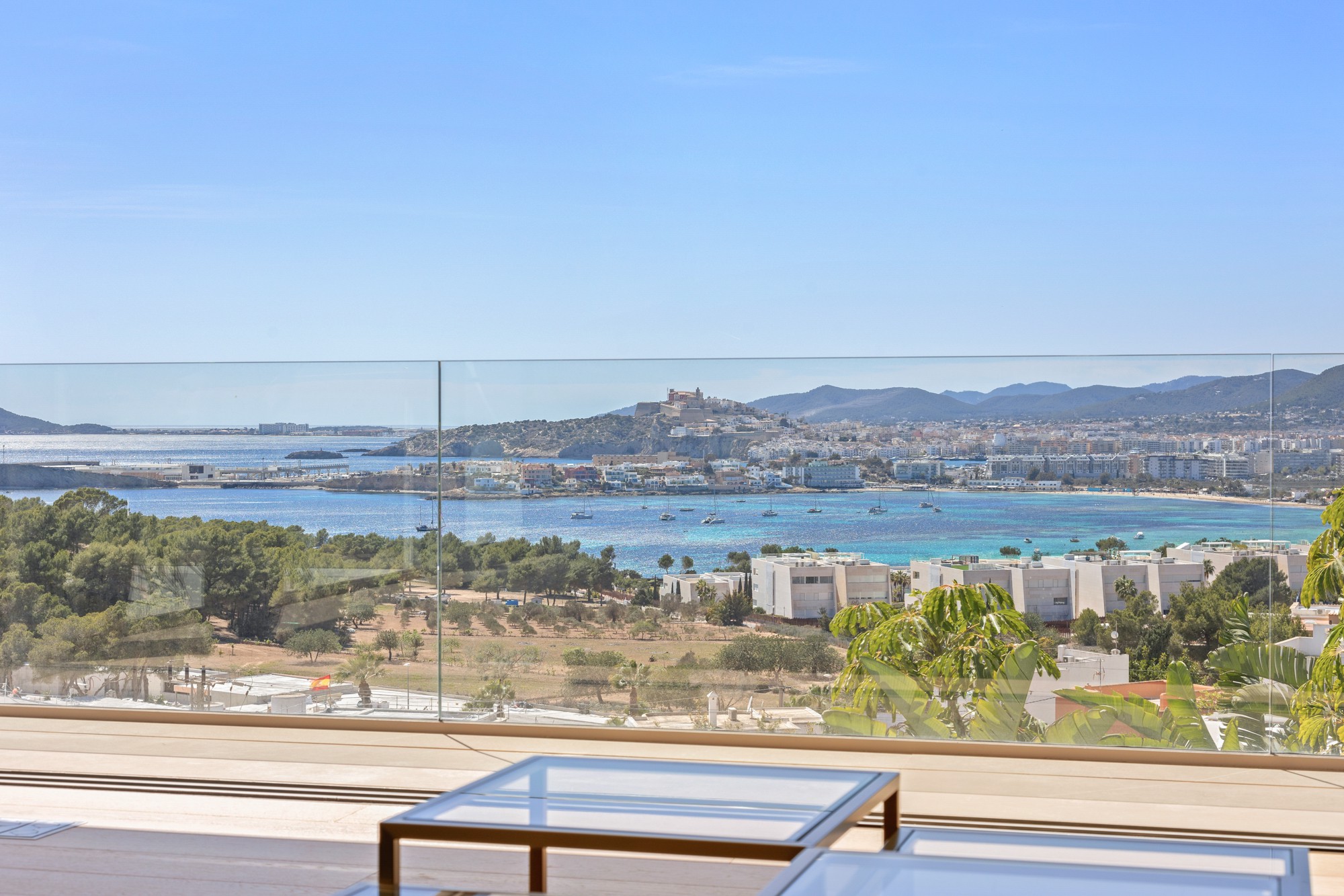 Villa moderna con vistas panorámicas al mar de 180º en Cap Martinet - 3