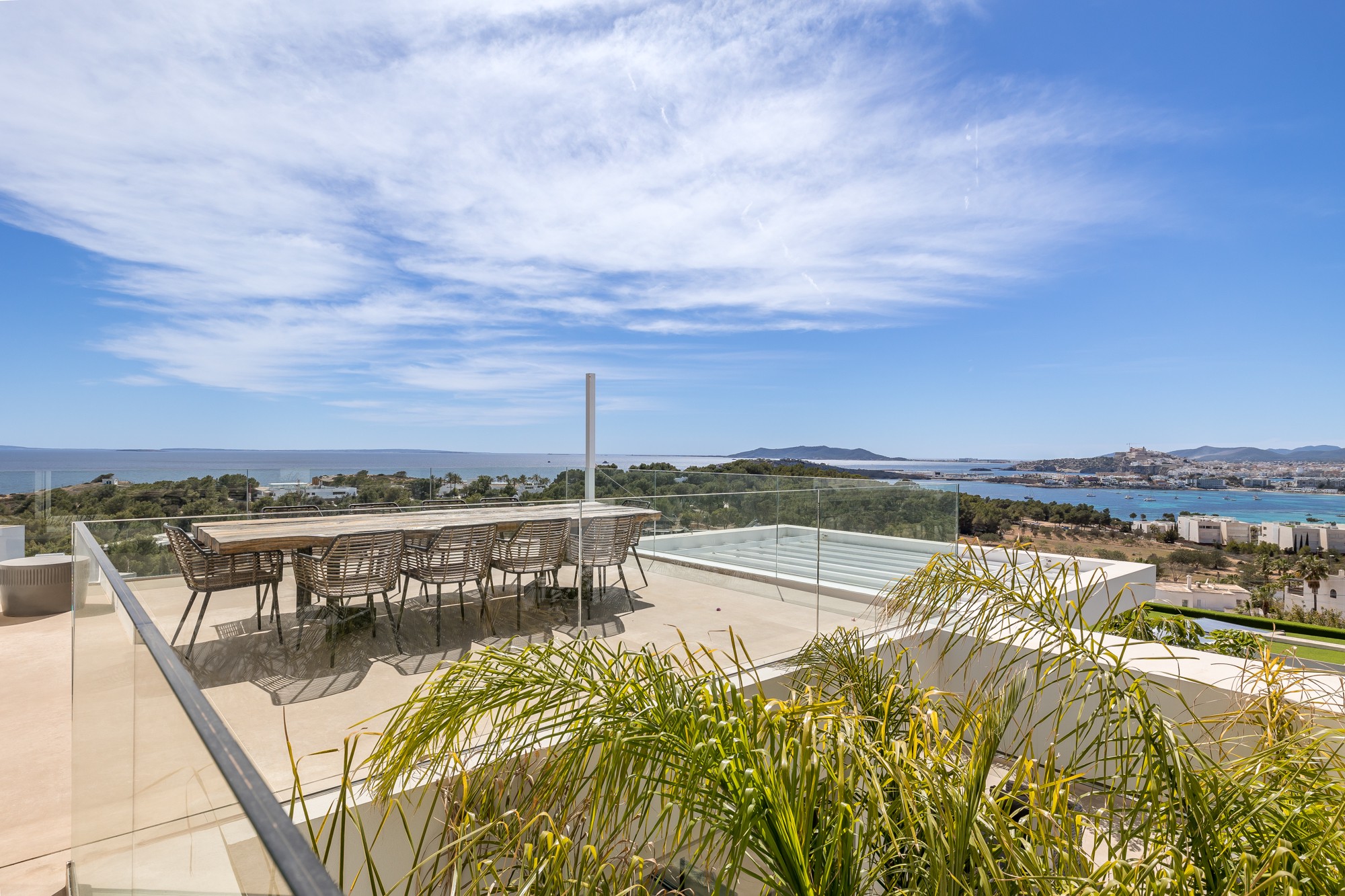 Villa moderna con vistas panorámicas al mar de 180º en Cap Martinet - 29