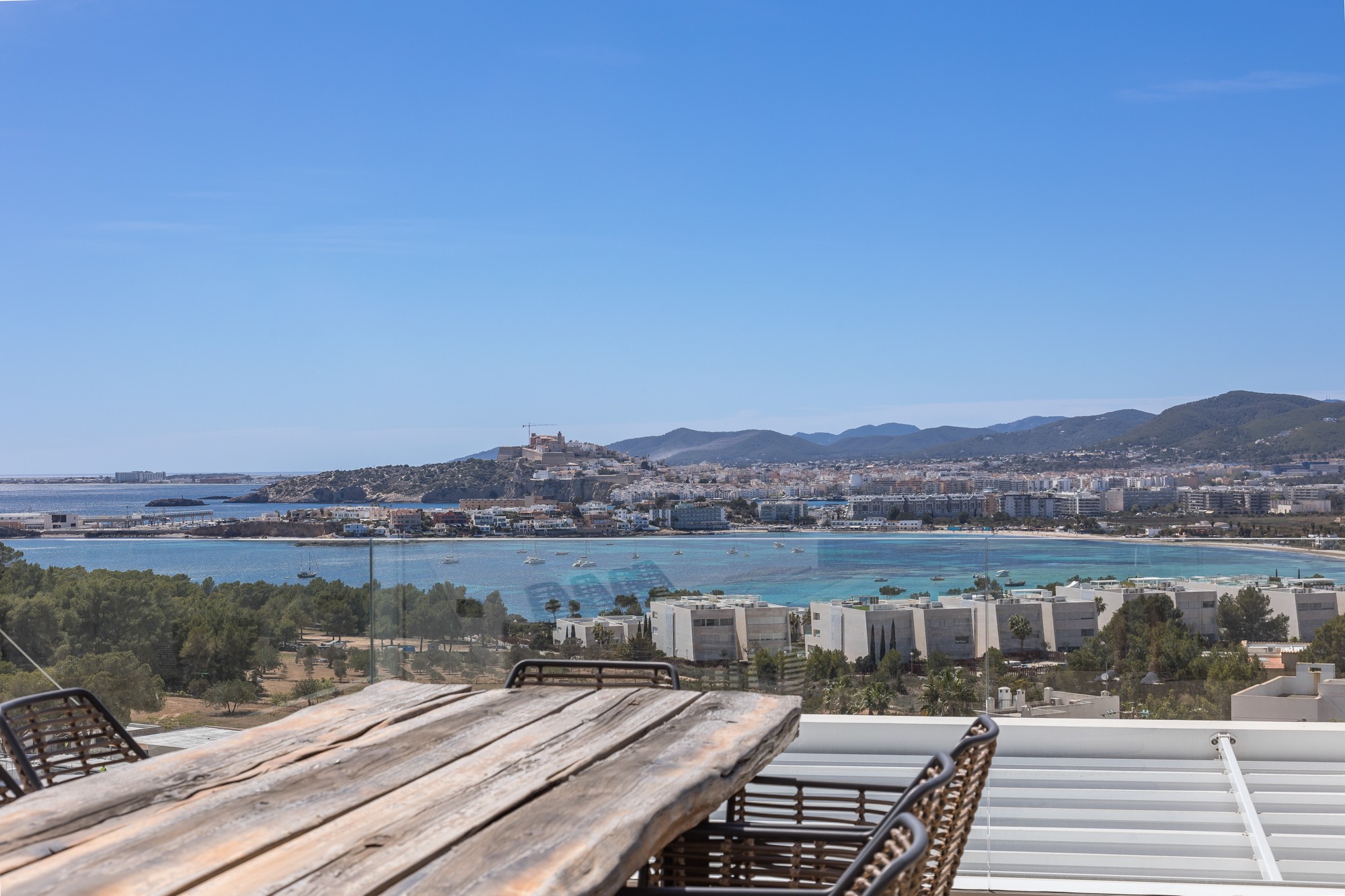 Villa moderna con vistas panorámicas al mar de 180º en Cap Martinet - 26