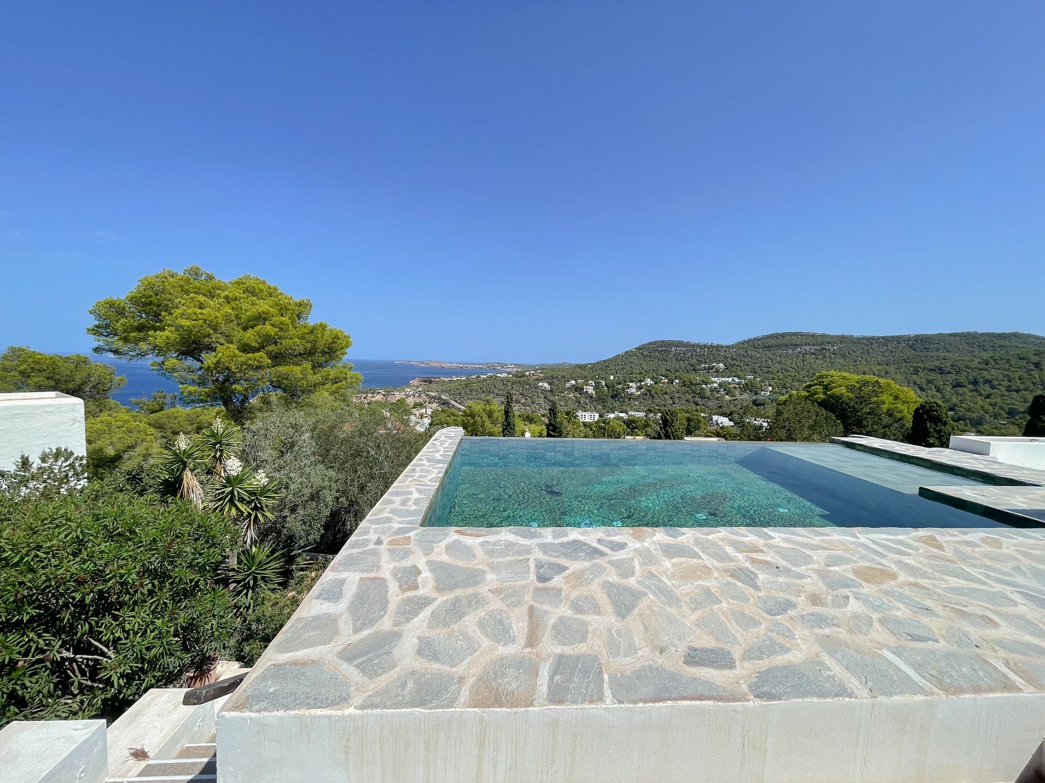 Villa renovada a estrenar con impresionantes vistas al mar - 12