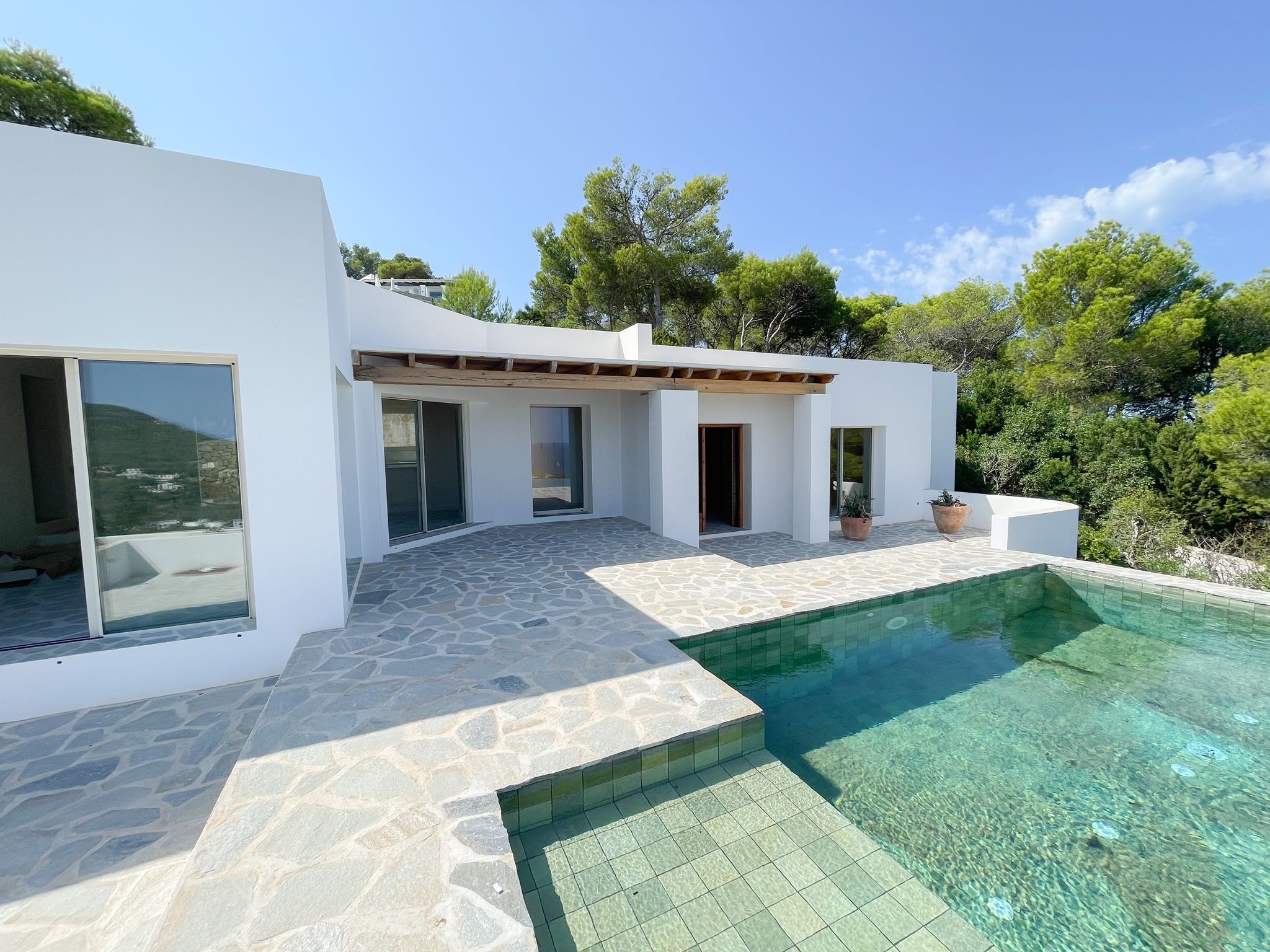 Villa renovada a estrenar con impresionantes vistas al mar - 2