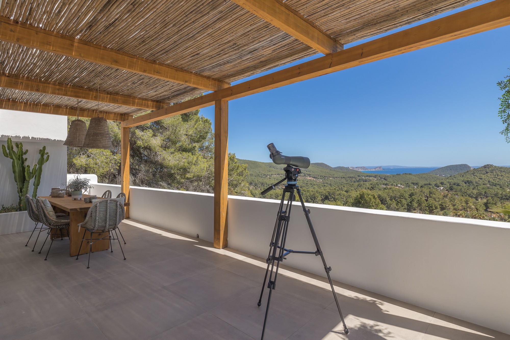 Moderna villa con bonito jardín y impressionantes vistas al mar - 10