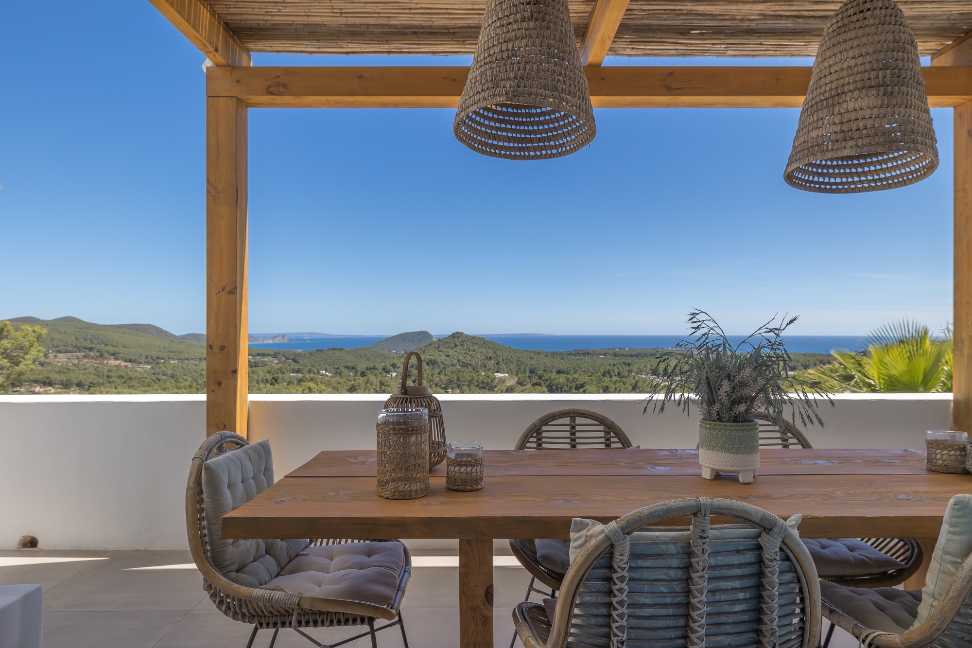 Moderna villa con bonito jardín y impressionantes vistas al mar - 9