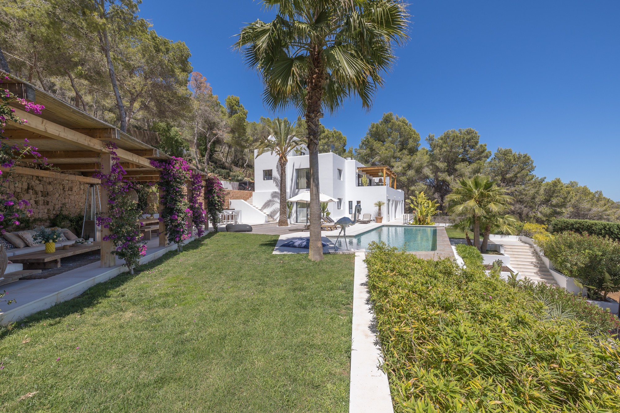 Moderna villa con bonito jardín y impressionantes vistas al mar - 39