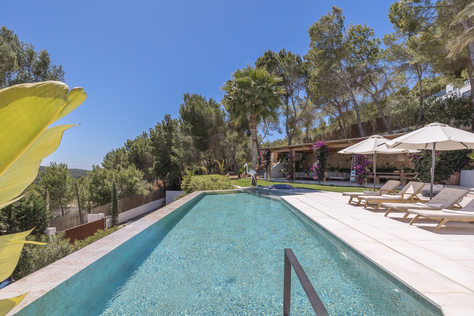 Moderna villa con bonito jardín y impressionantes vistas al mar - 36