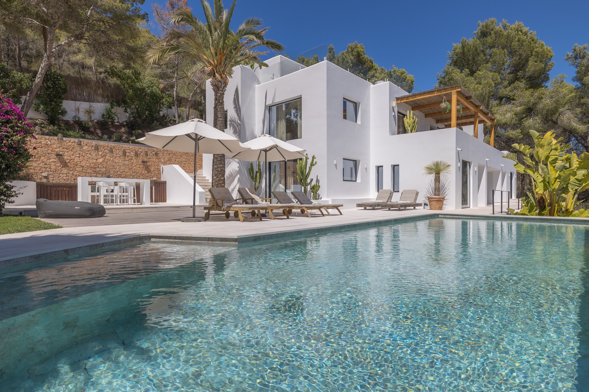 Moderne Villa mit schönem Garten und beeindruckendem Meerblick - 1