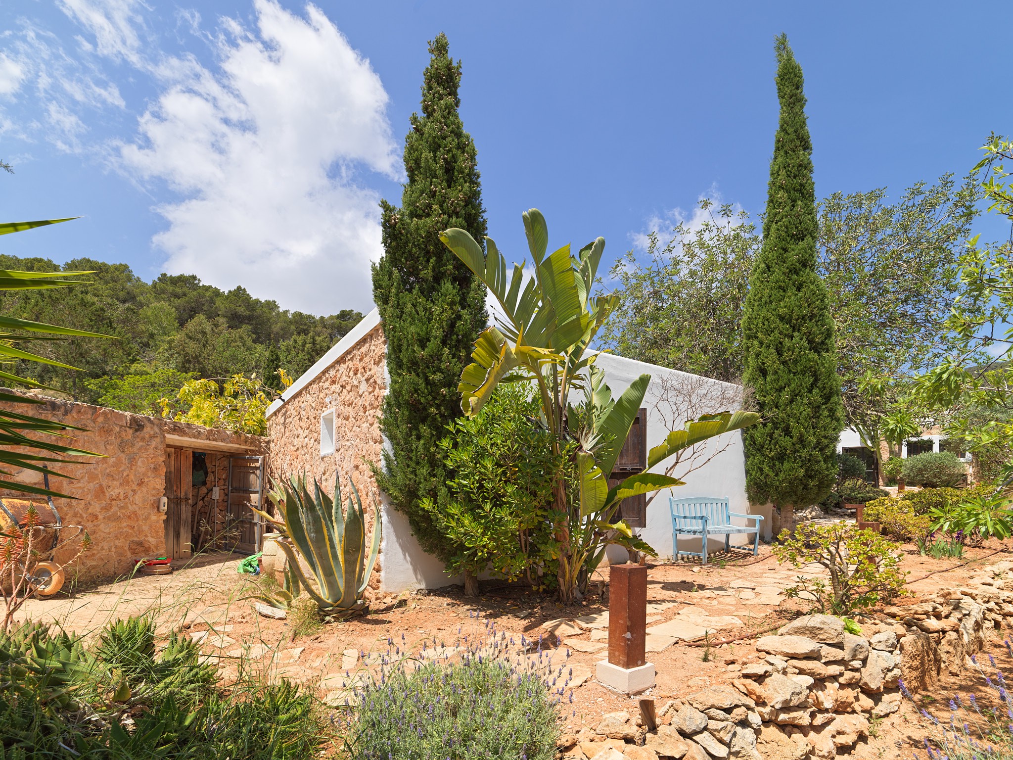 Finca romántica en la naturaleza con vistas panorámicas - 39