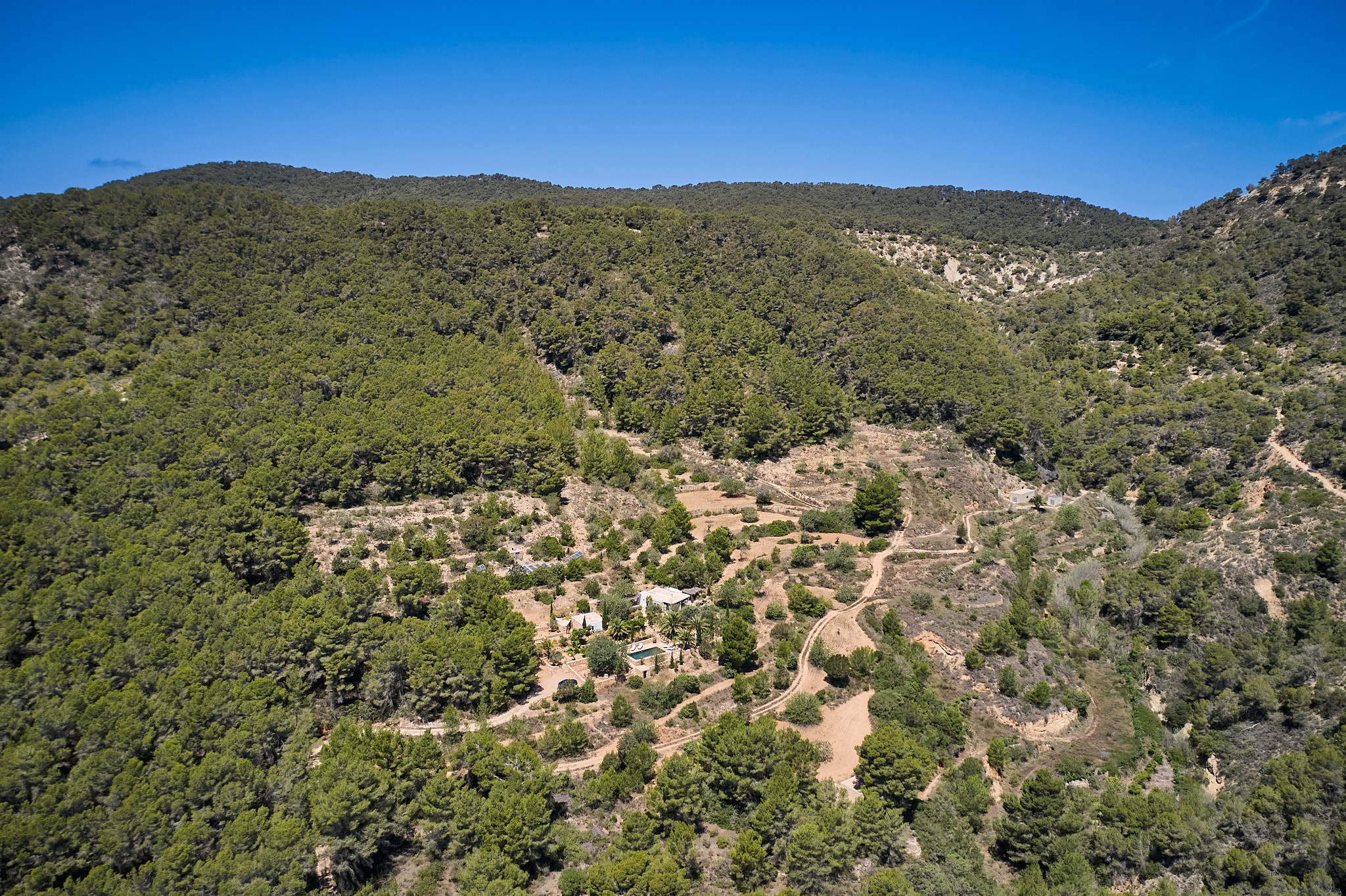 Finca romántica en la naturaleza con vistas panorámicas - 4