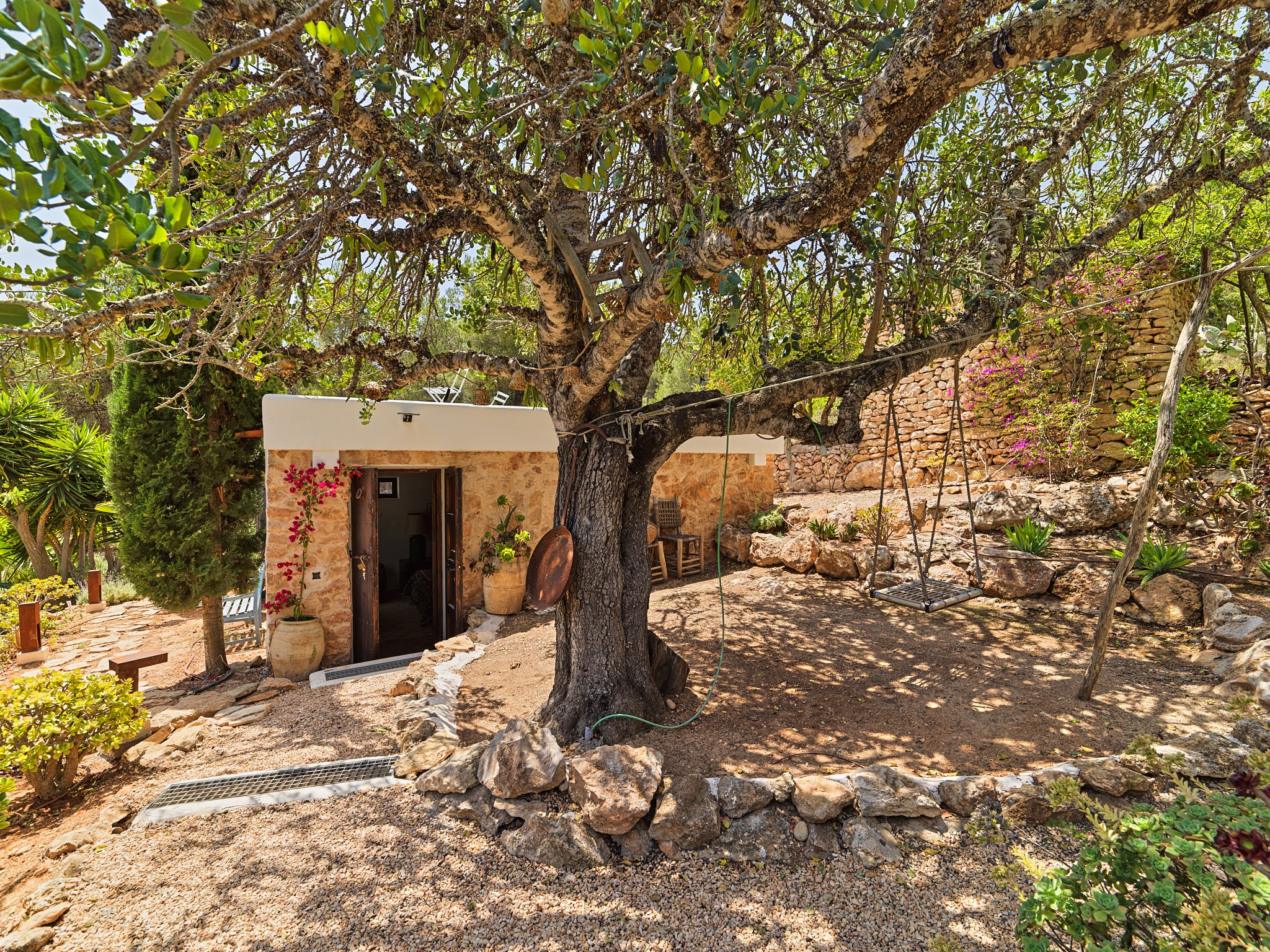 Finca romántica en la naturaleza con vistas panorámicas - 40