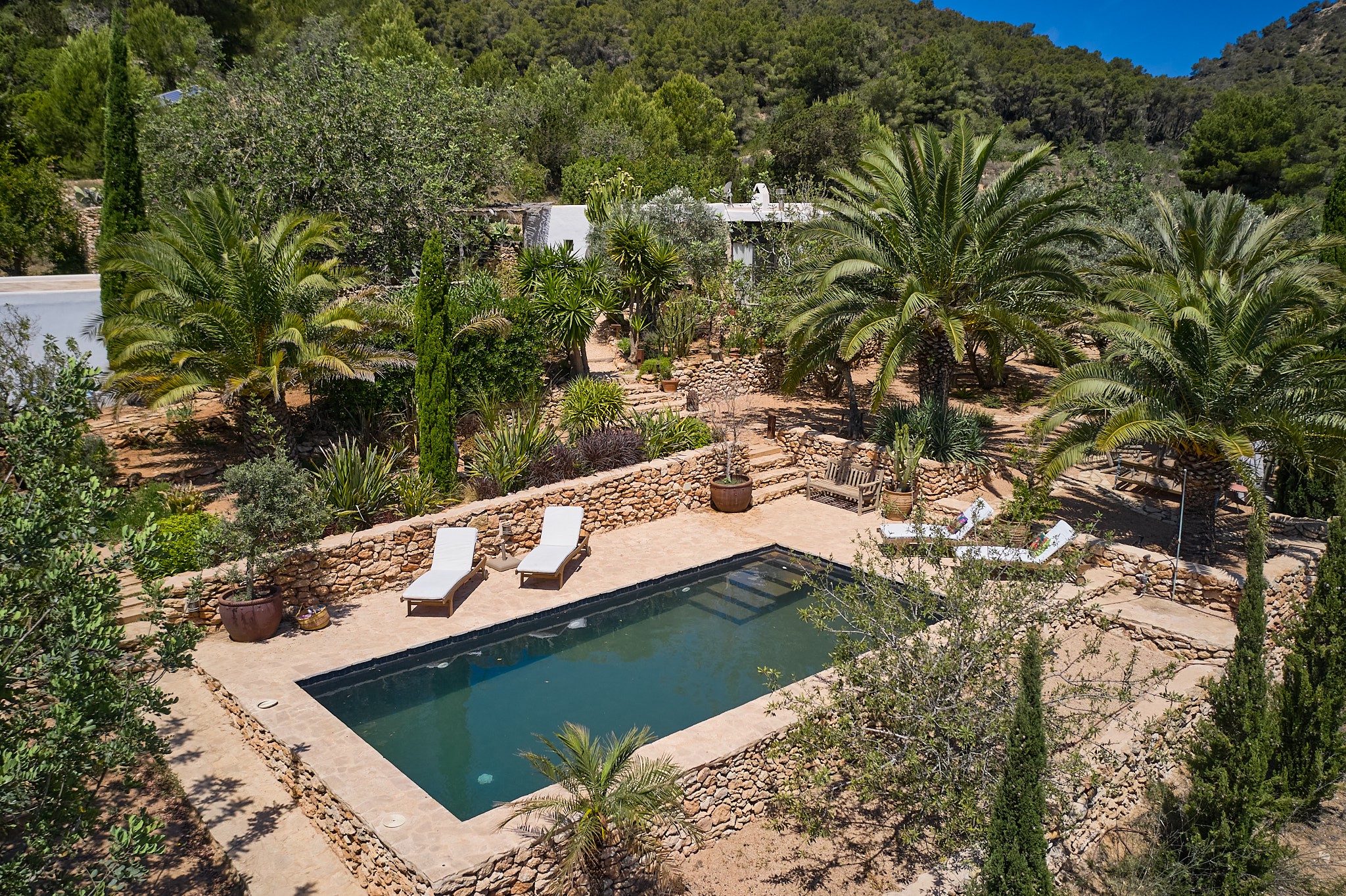 Finca romántica en la naturaleza con vistas panorámicas - 2