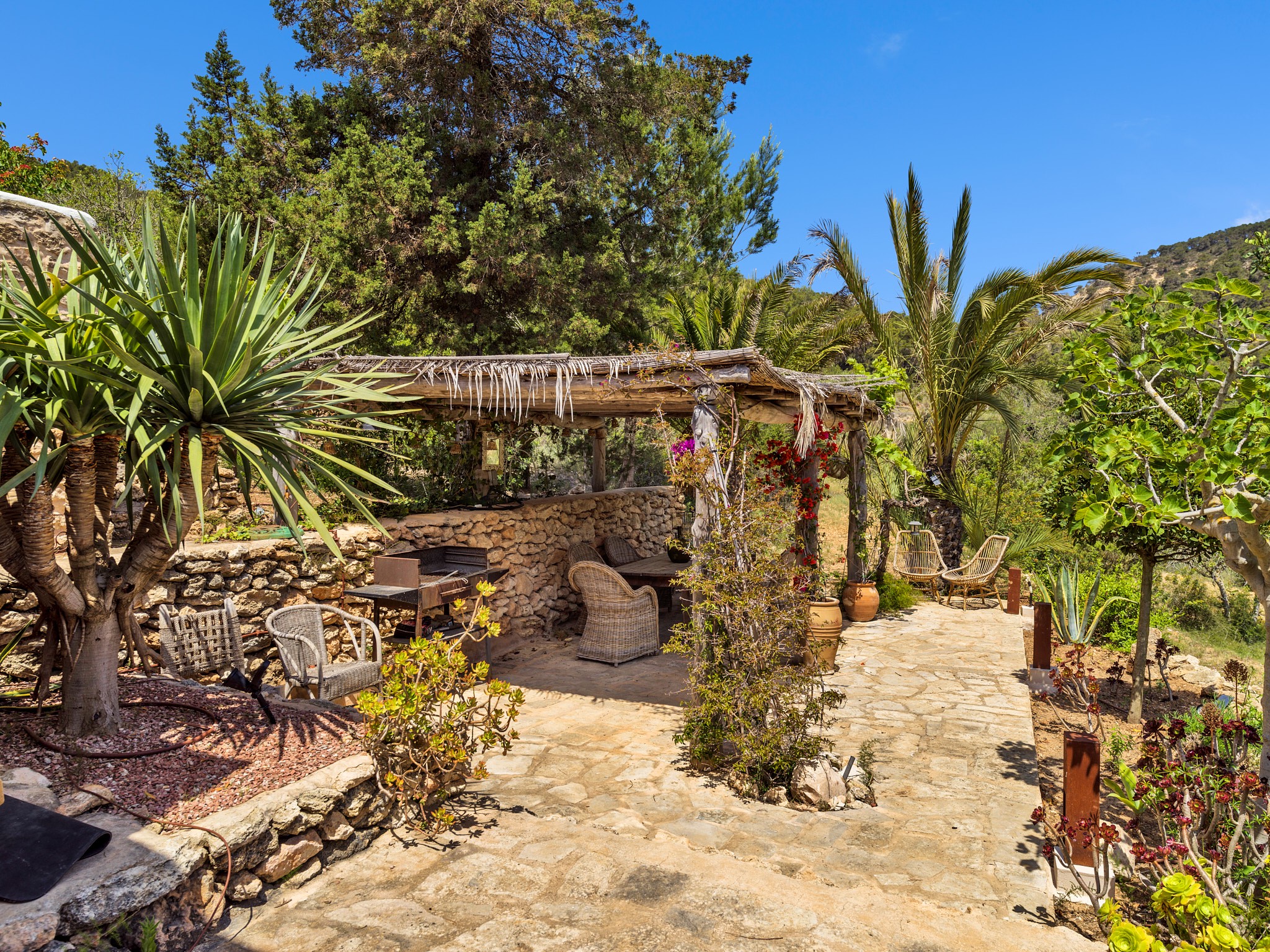 Finca romántica en la naturaleza con vistas panorámicas - 30