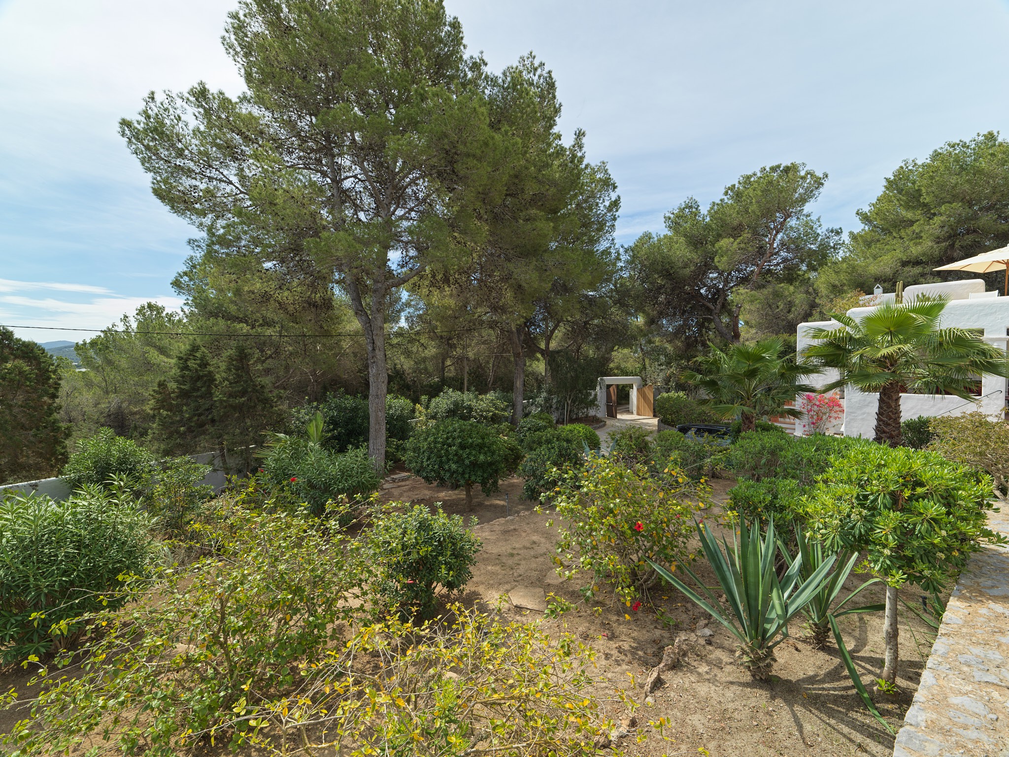 Casa de estilo finca tradicional con vistas al mar y jardín de ensueño - 21