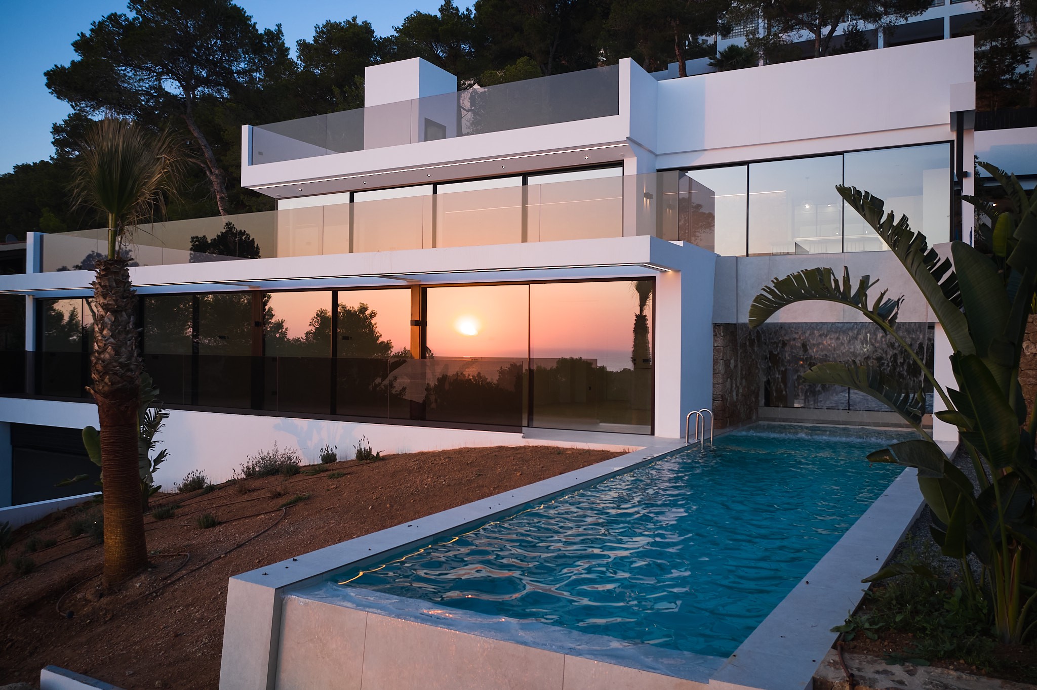 Nueva villa con piscina en cascada y vistas a la puesta de sol - 14