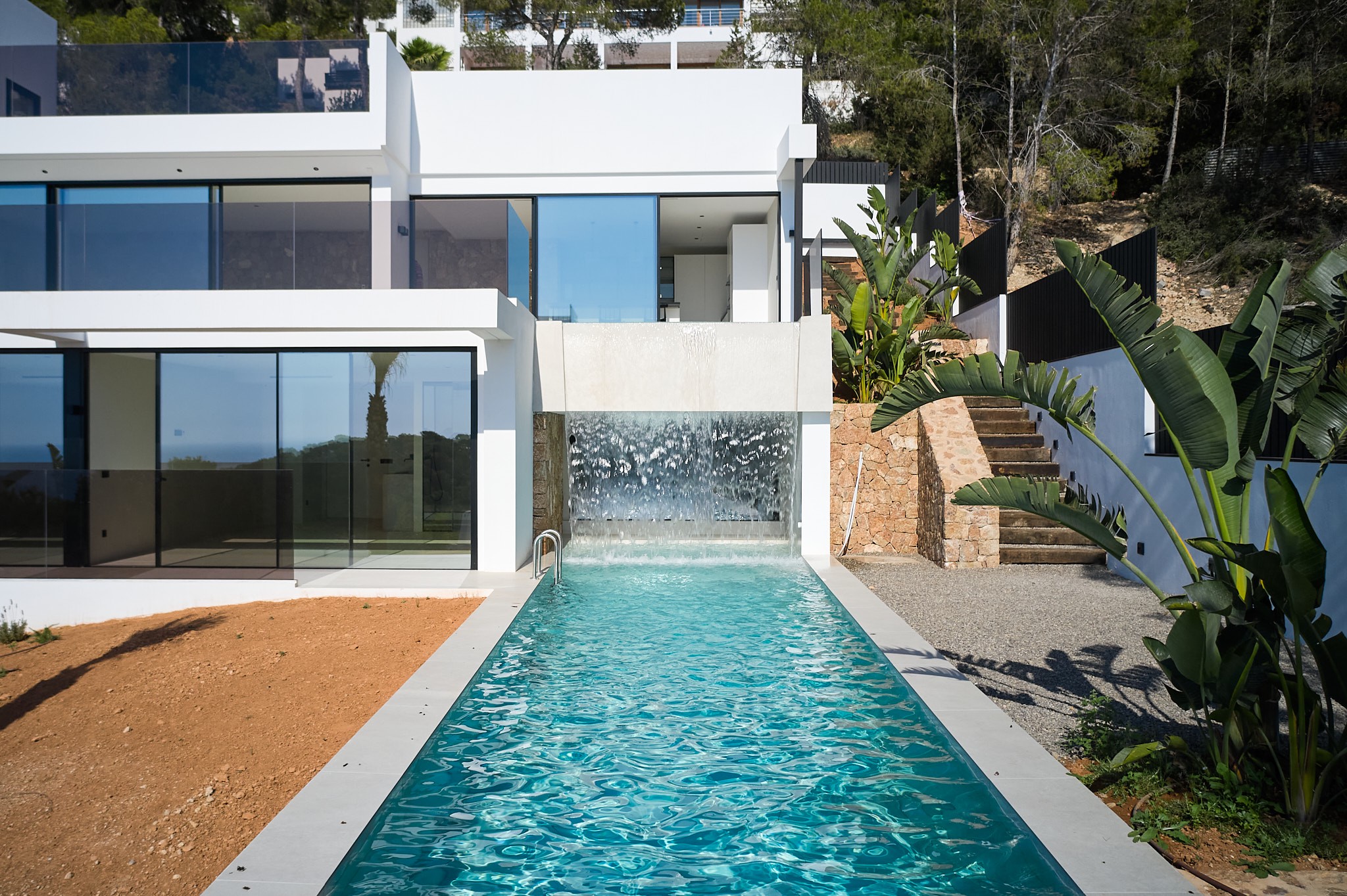 Neubauvilla mit Wasserfallpool und Sonnenuntergangsblick - 3