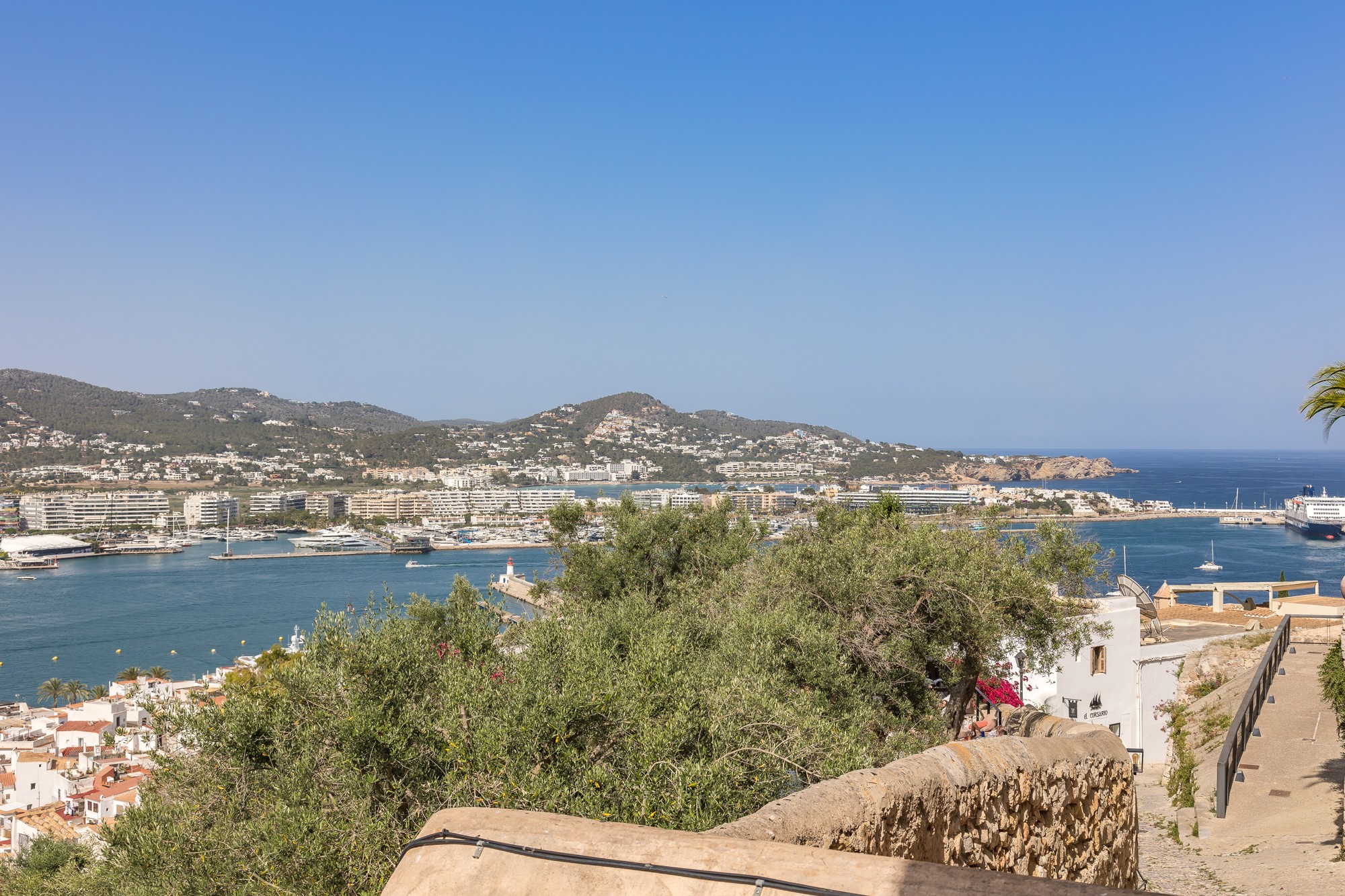 Exclusivo apartamento con gran terraza en Dalt Vila - 16