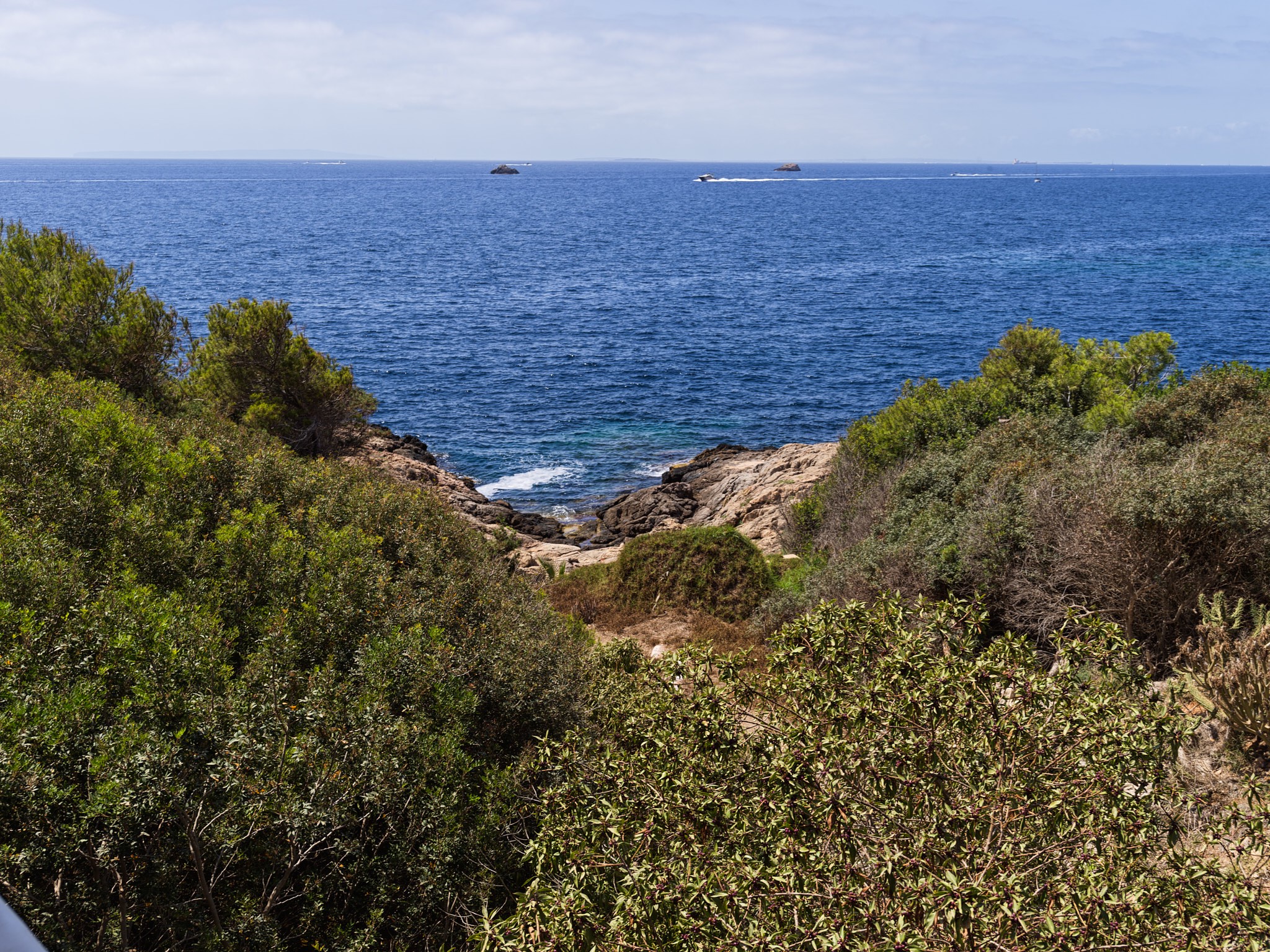 Adosado totalmente reformado en primera línea de mar - 4