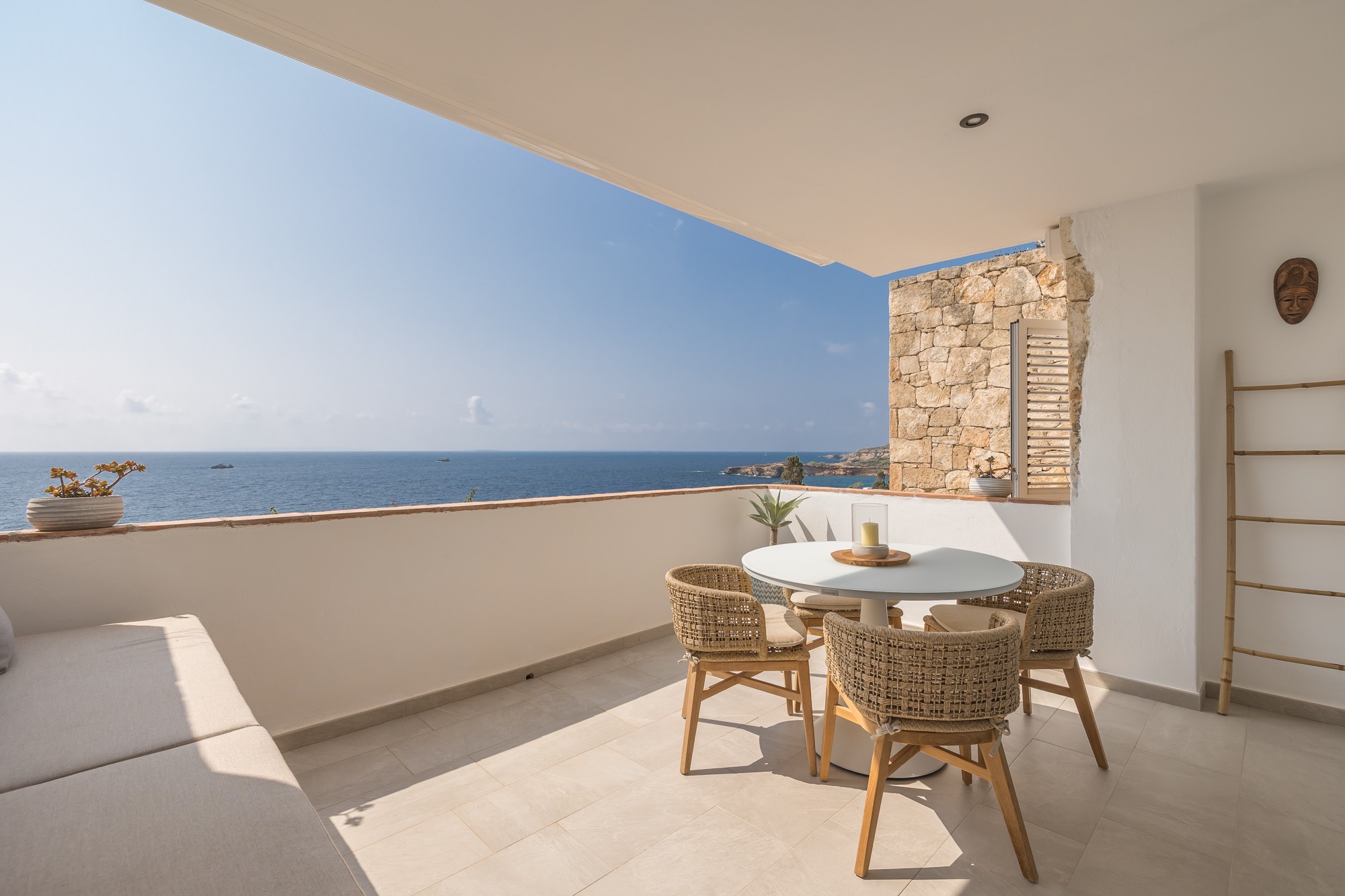 Newly renovated flat with stunning sea views - 4