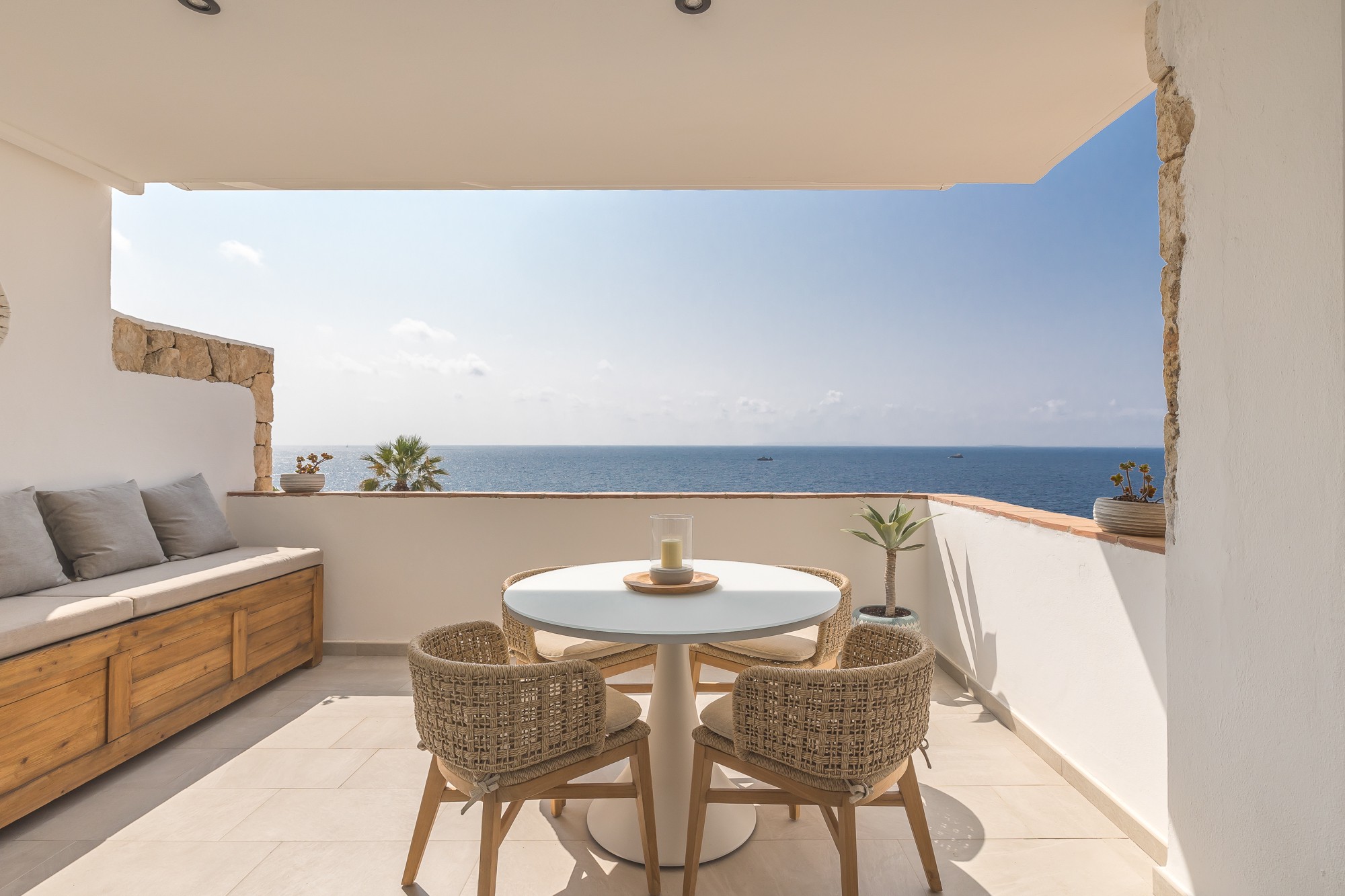 Newly renovated flat with stunning sea views - 3