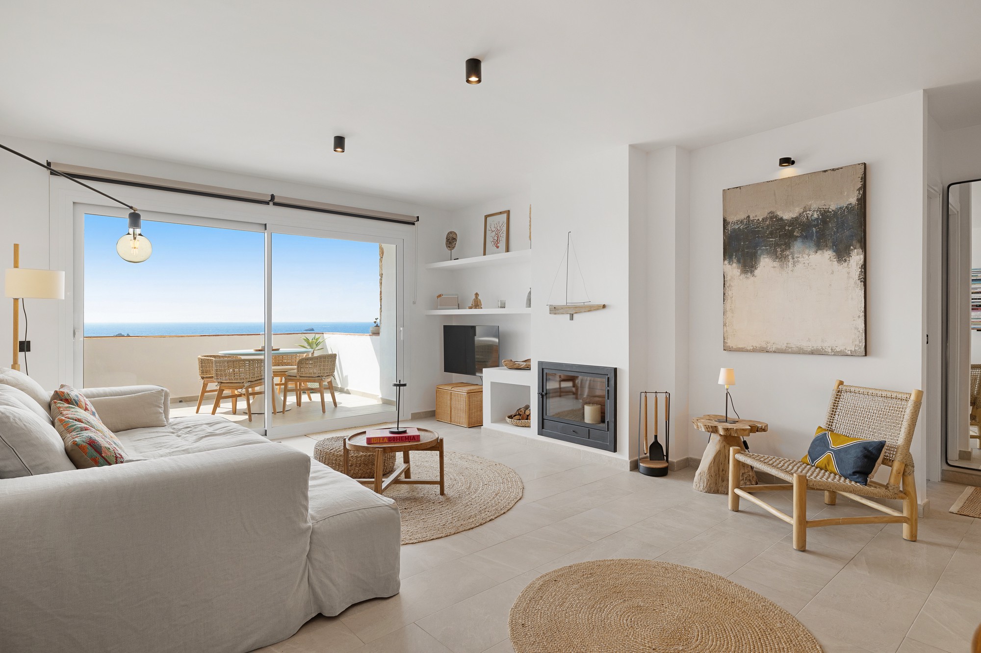 Newly renovated flat with stunning sea views - 14