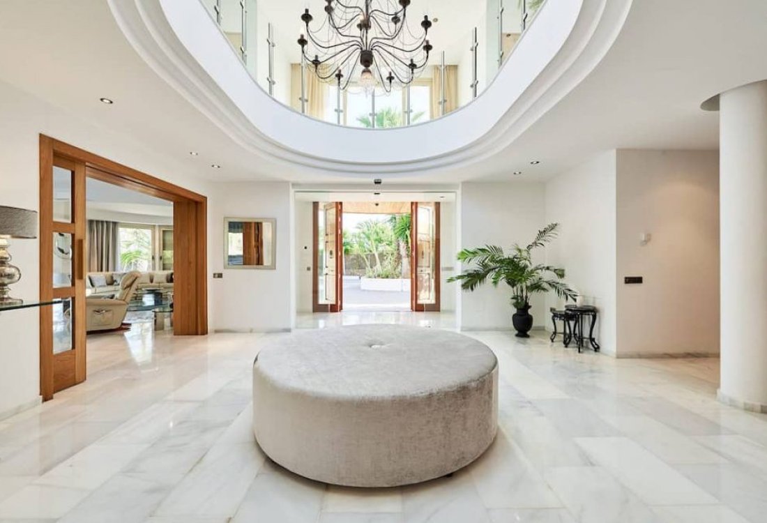 Stately mansion with large garden and rental licence - 11