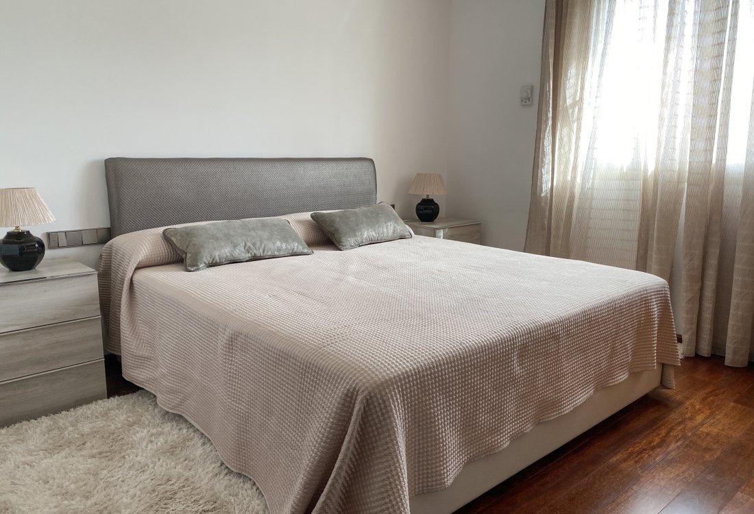 Stately mansion with large garden and rental licence - 17