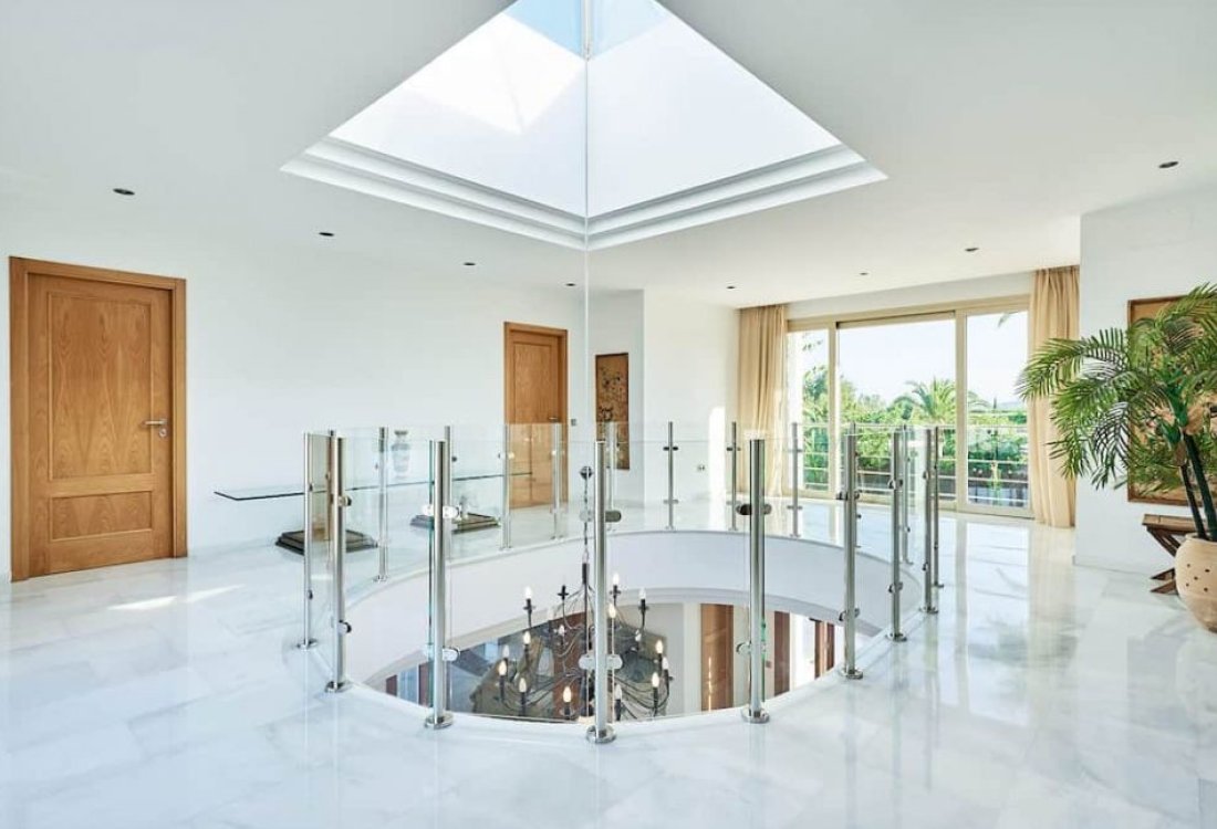 Stately mansion with large garden and rental licence - 12