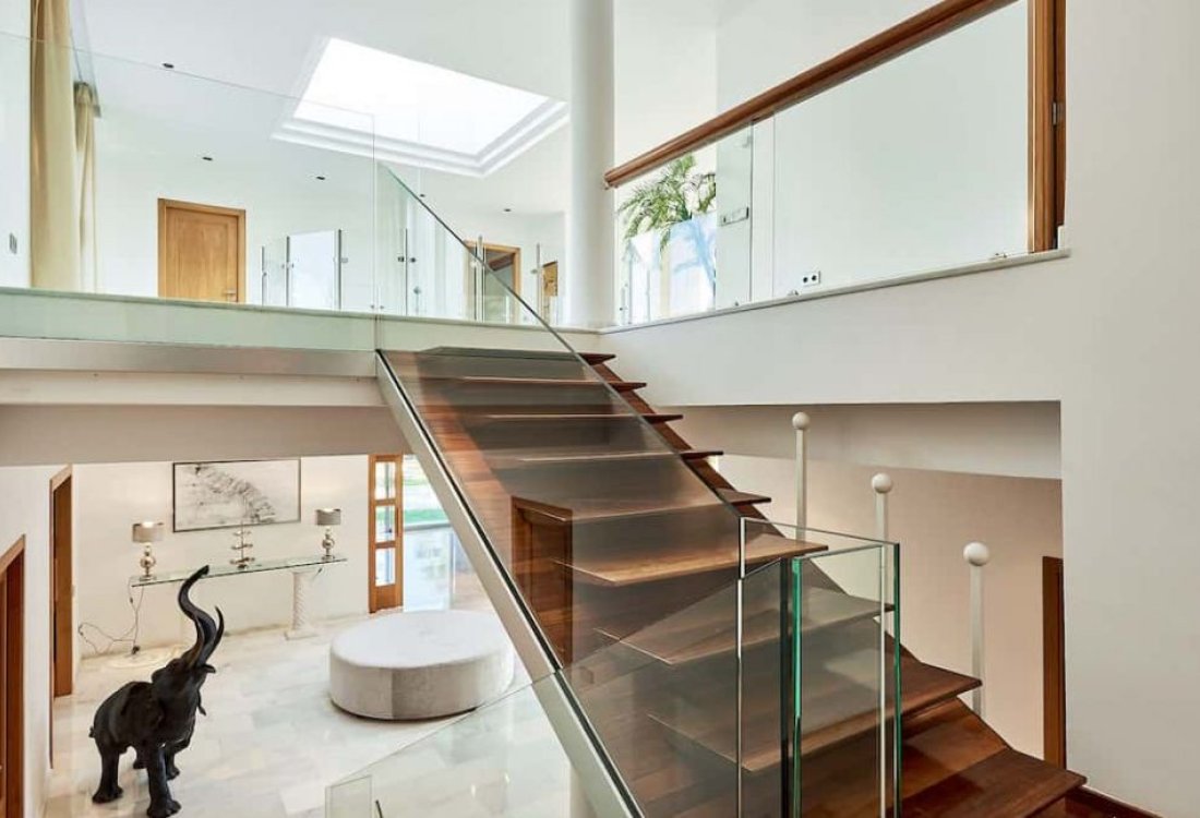 Stately mansion with large garden and rental licence - 19