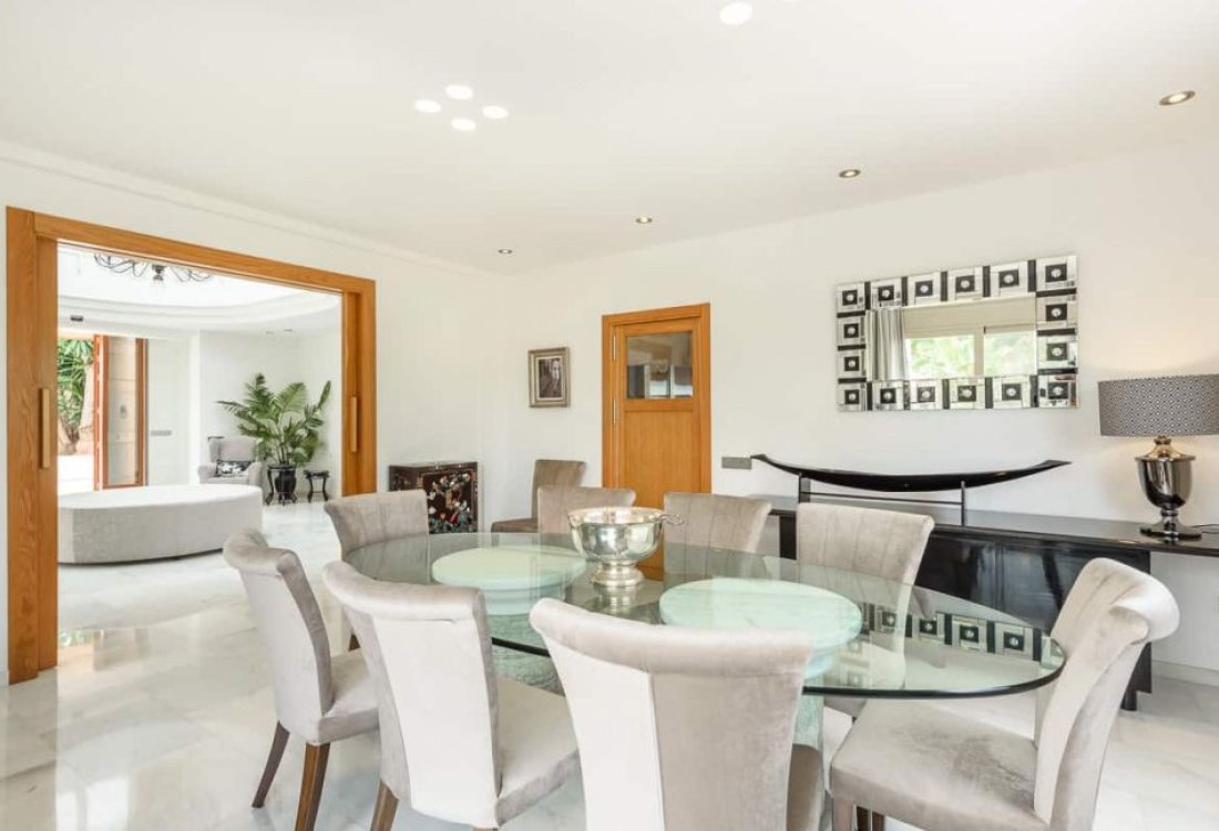 Stately mansion with large garden and rental licence - 8