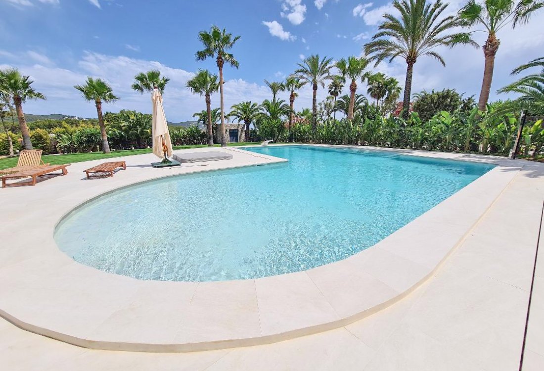 Stately mansion with large garden and rental licence - 1