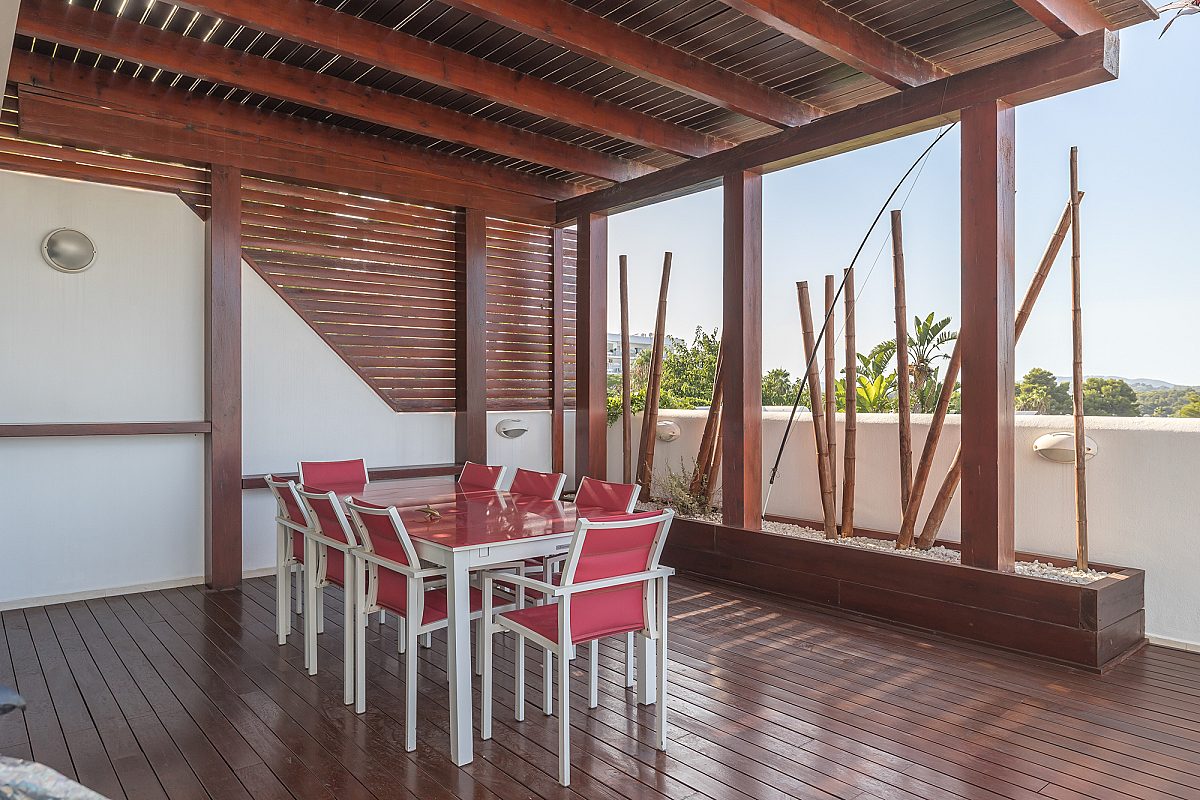Außergewöhnliche Villa auf mehreren Ebenen mit Panoramablick über Santa Eulària und das Meer - 11