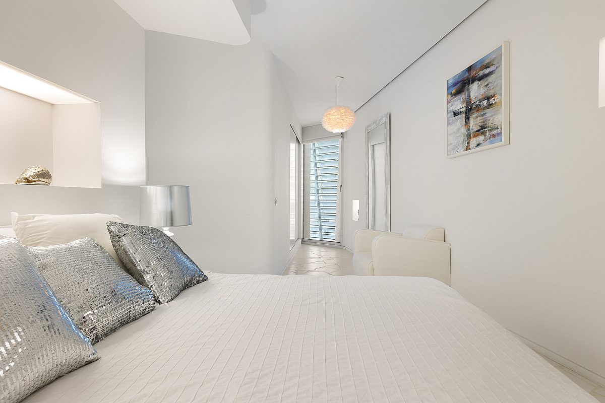 Move-in ready apartment with generous living space - 13