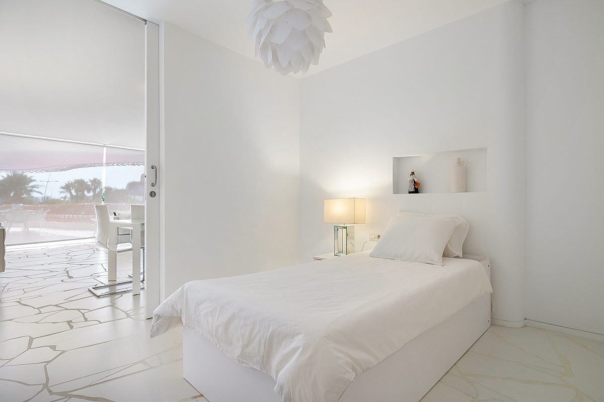 Move-in ready apartment with generous living space - 17