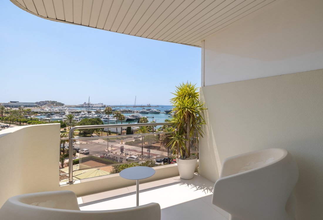 Exklusiv und luxuriös renoviertes Duplex-Penthouse - 12