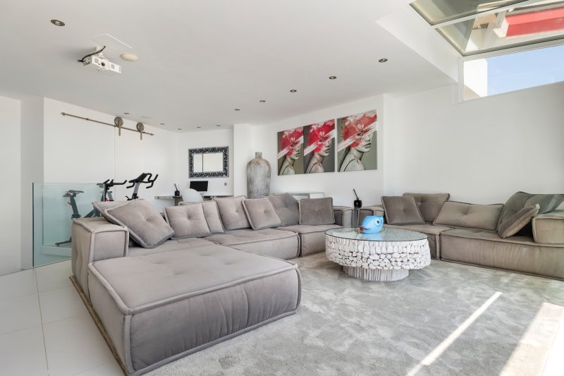 Exklusiv und luxuriös renoviertes Duplex-Penthouse - 2