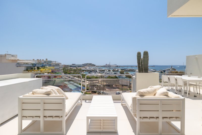 Exklusiv und luxuriös renoviertes Duplex-Penthouse - 1
