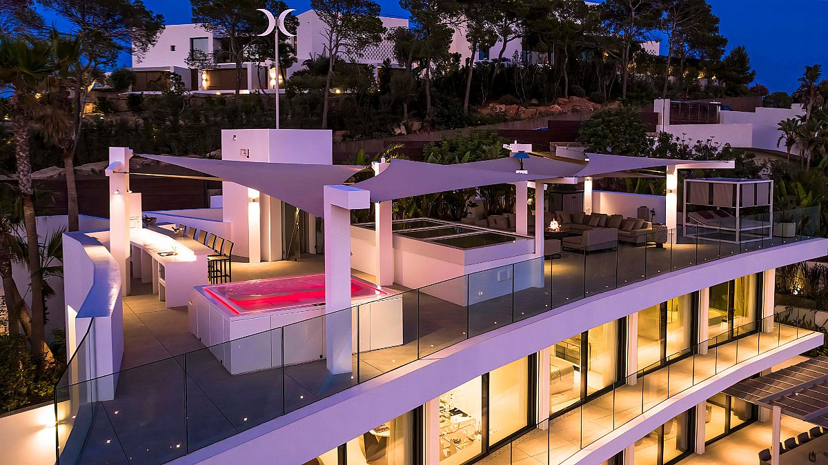 Modern luxury villa with exceptional design and panoramic views - 17