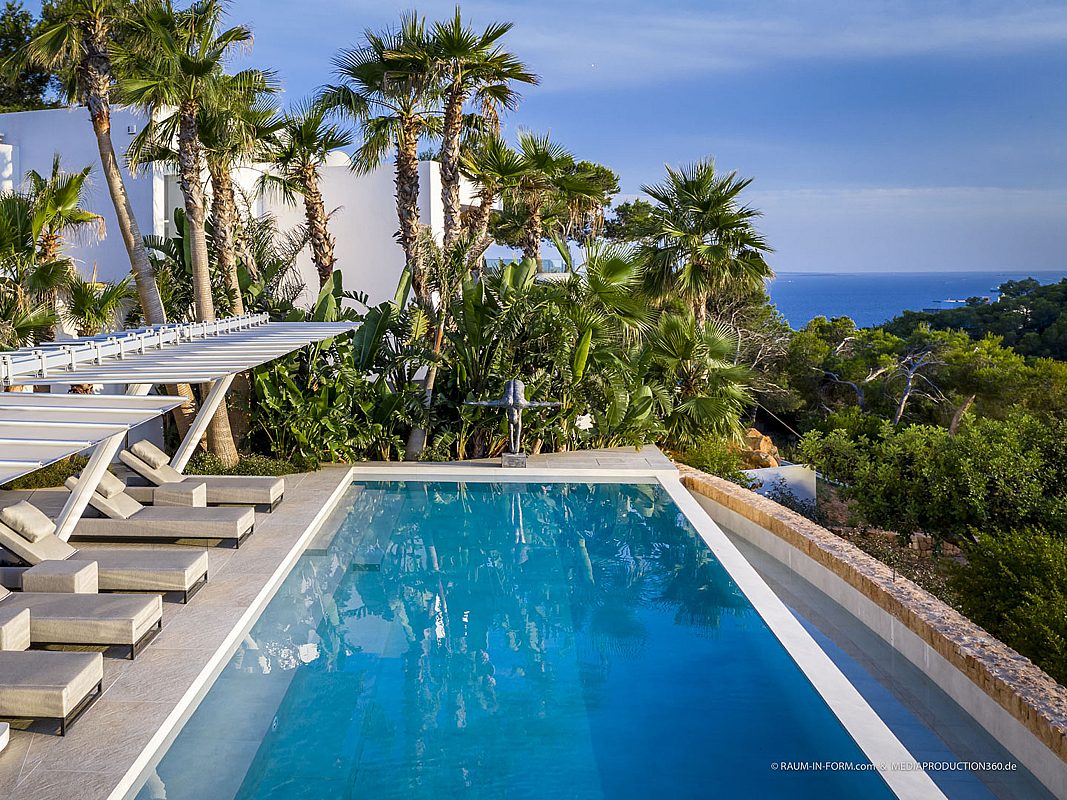 Modern luxury villa with exceptional design and panoramic views - 13