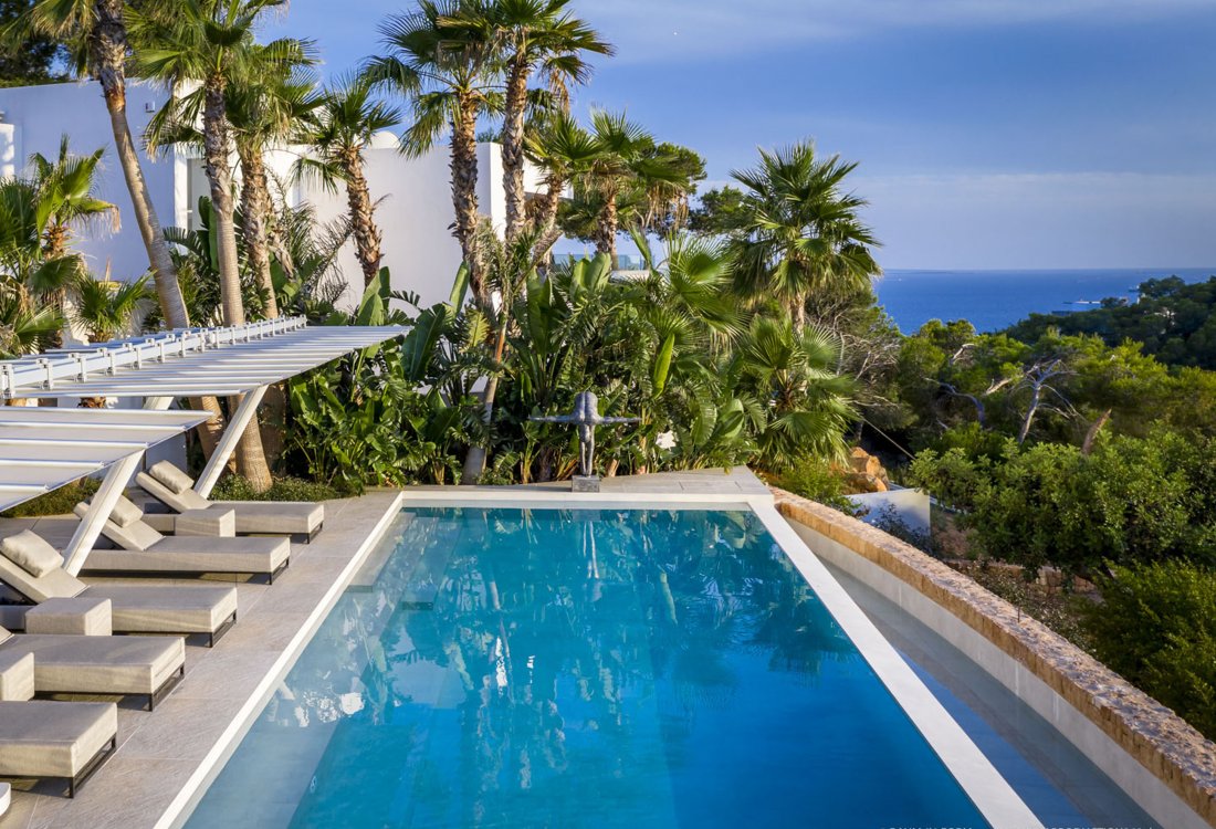 Modern luxury villa with exceptional design and panoramic views - 13