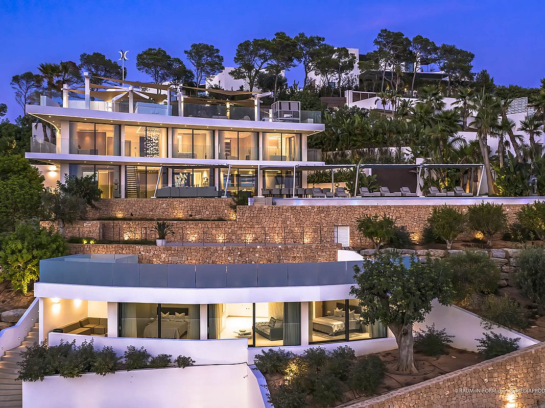 Modern luxury villa with exceptional design and panoramic views - 1