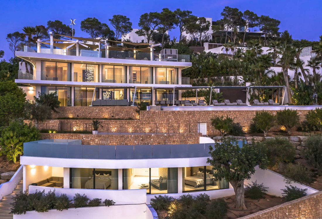 Modern luxury villa with exceptional design and panoramic views - 1