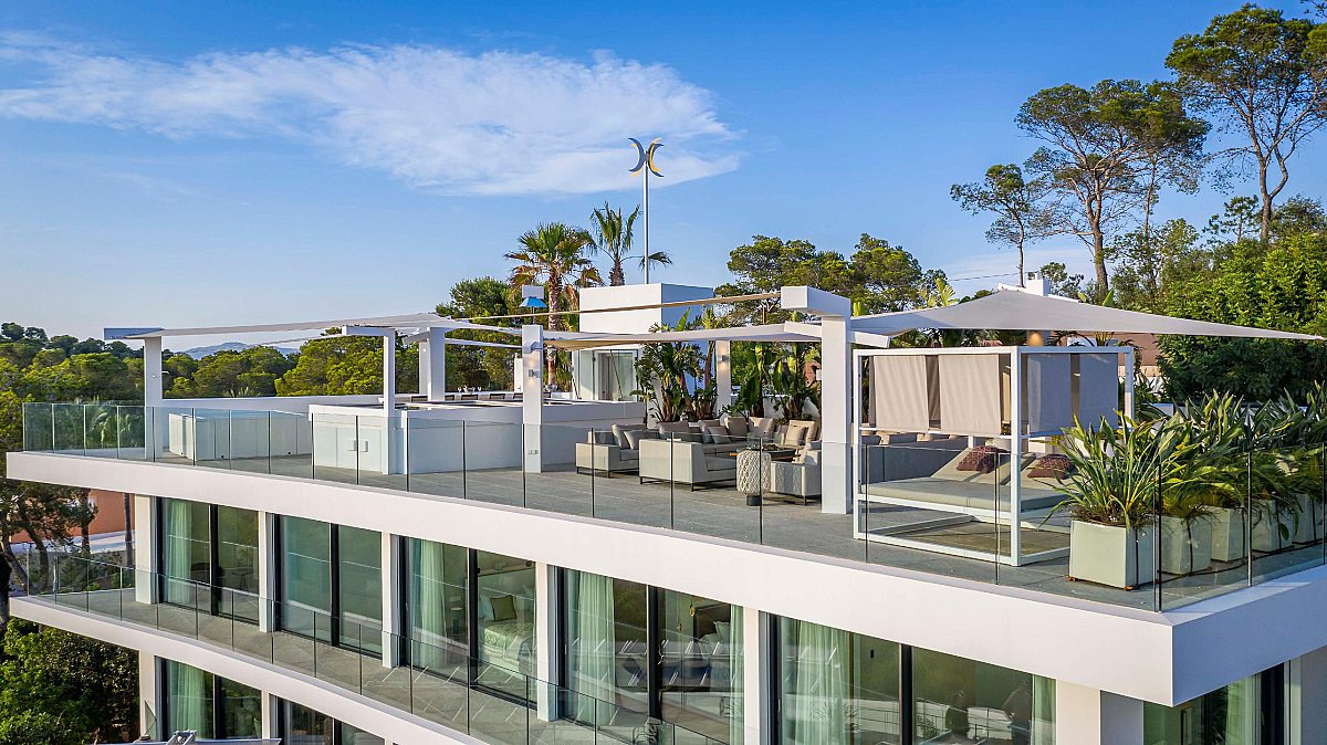 Modern luxury villa with exceptional design and panoramic views - 14