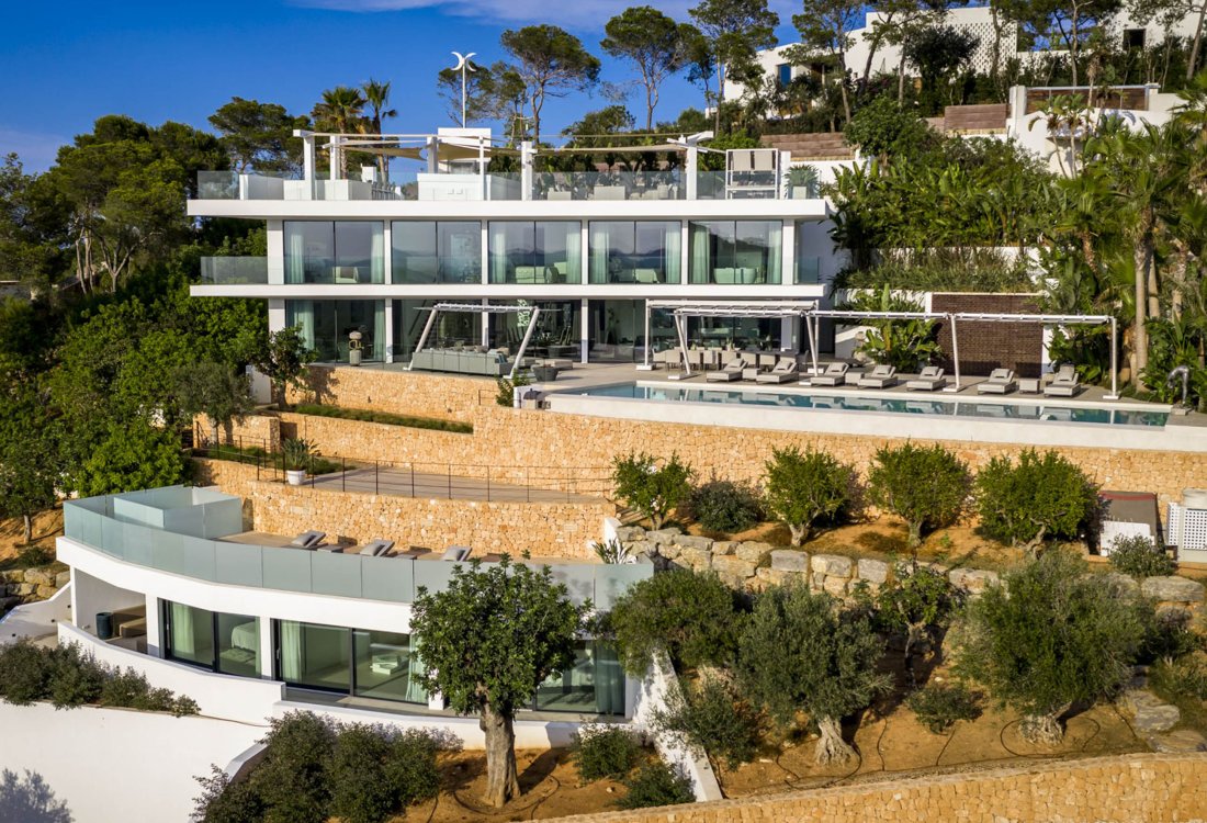 Modern luxury villa with exceptional design and panoramic views - 12