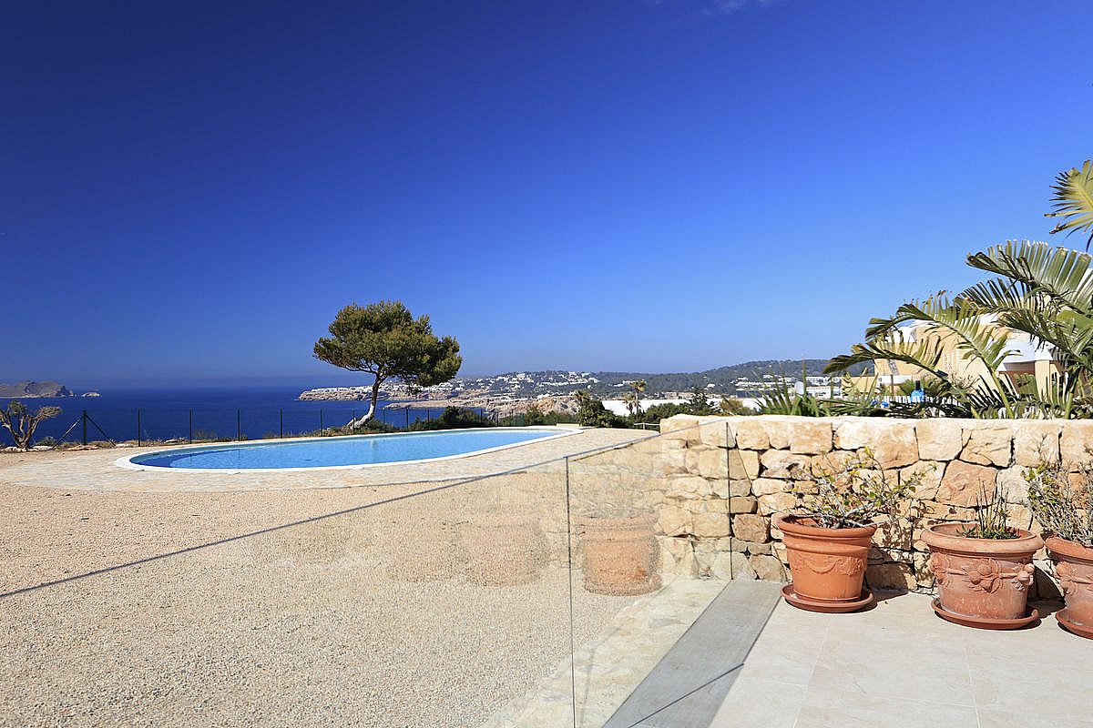 Stylish terraced house on the seafront - 1