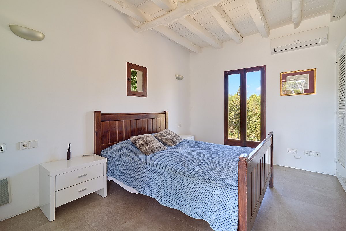 Elegant Finca with rental licence and expansive valley views - 17