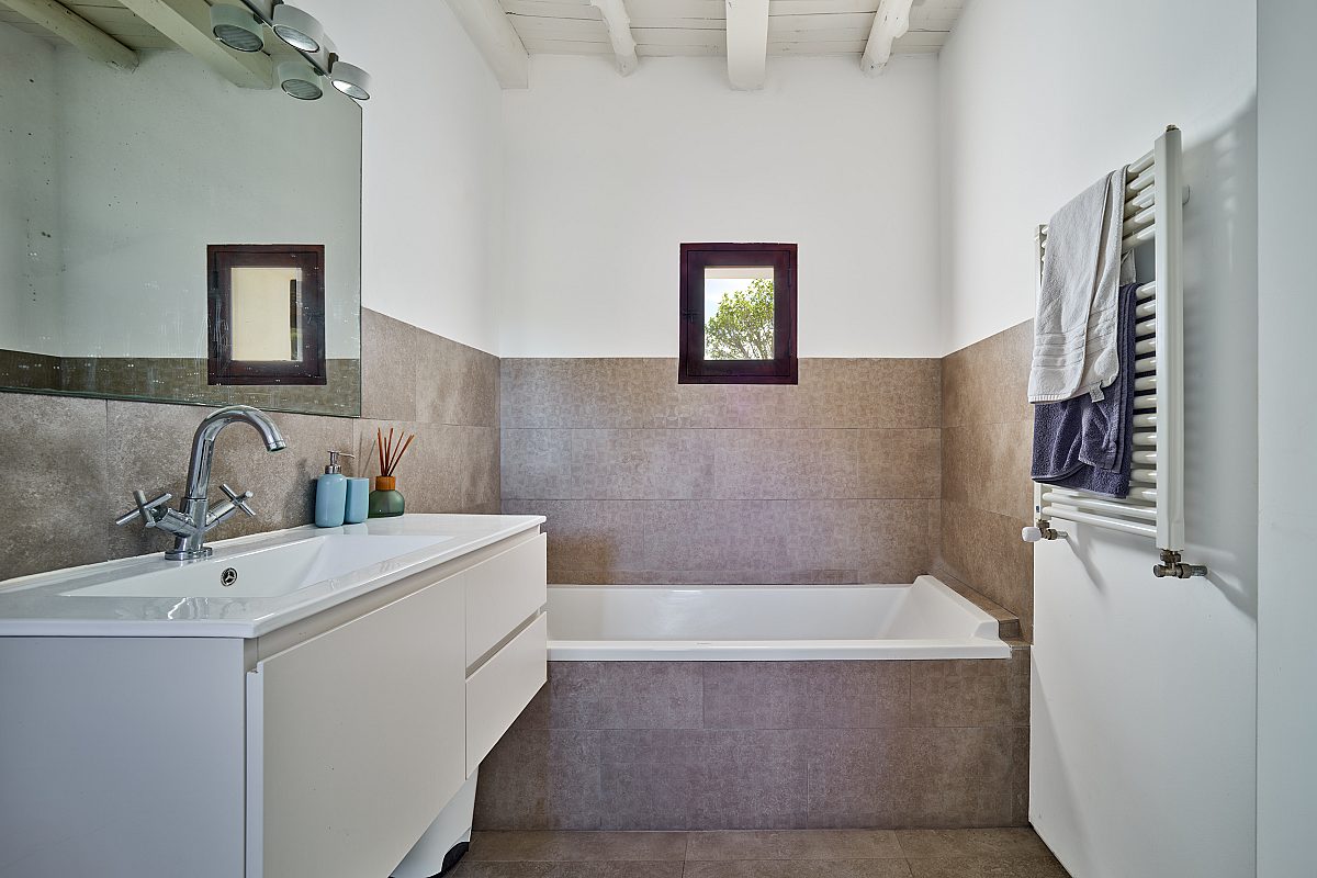 Elegant Finca with rental licence and expansive valley views - 18